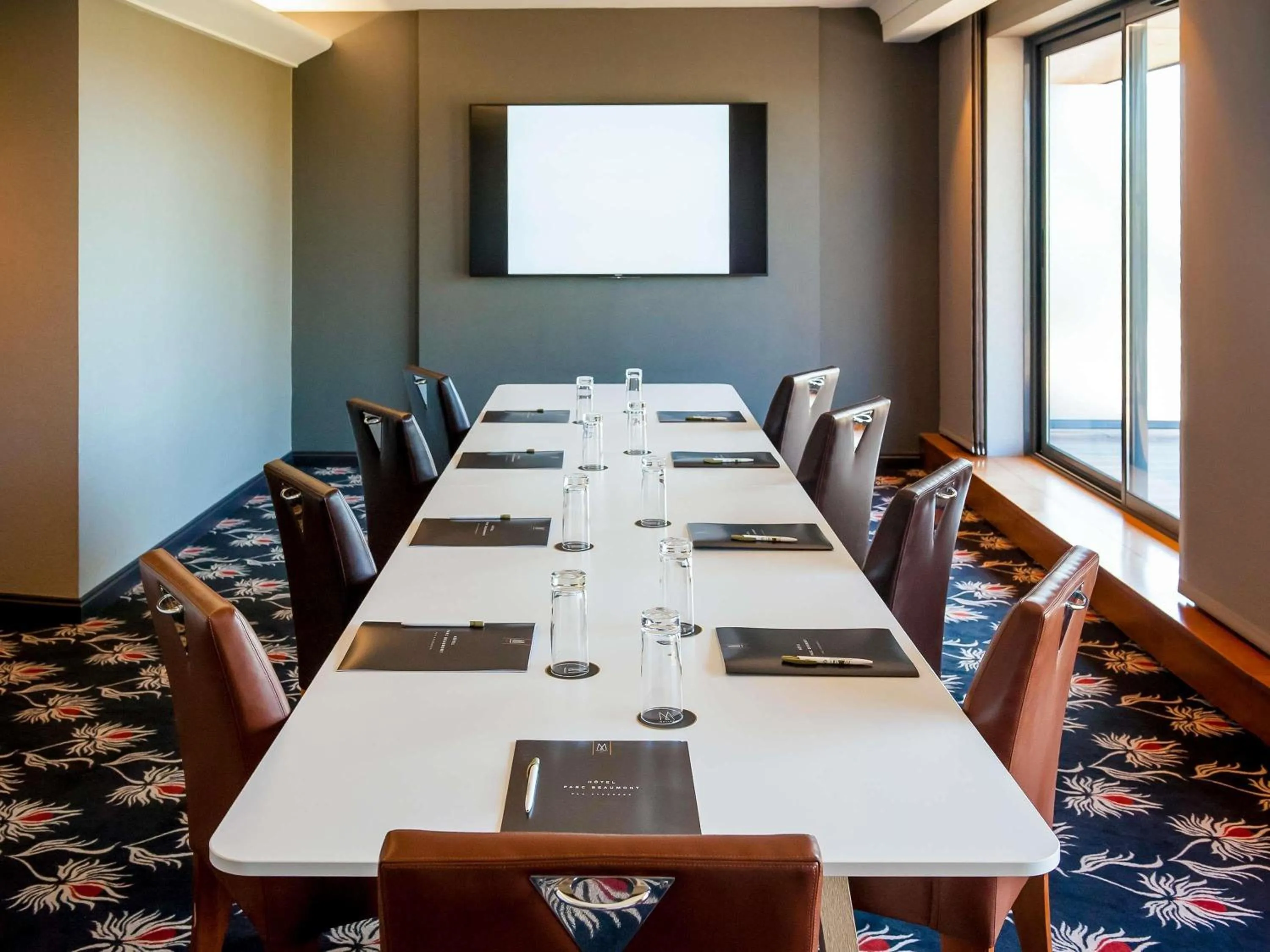 Business facilities in Parc Beaumont Hôtel & Spa Pau - MGallery Collection