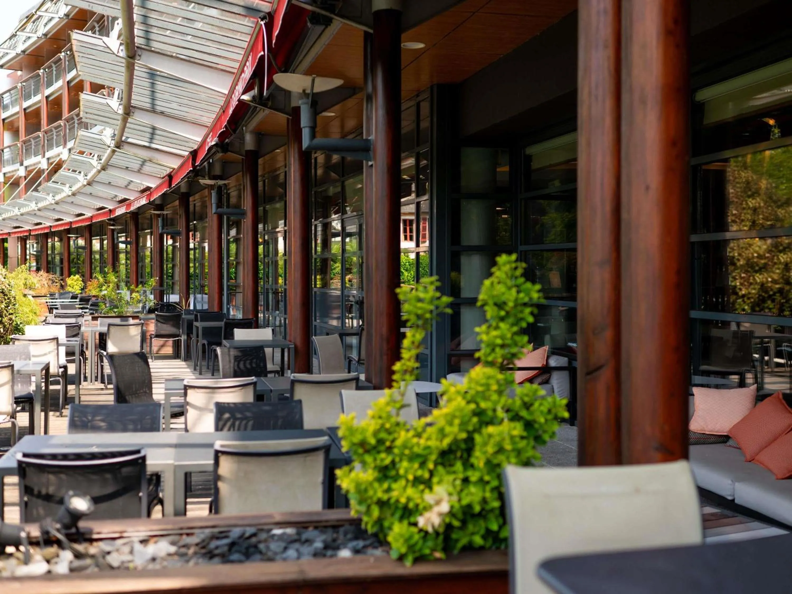 Lounge or bar in Parc Beaumont Hôtel & Spa Pau - MGallery Collection