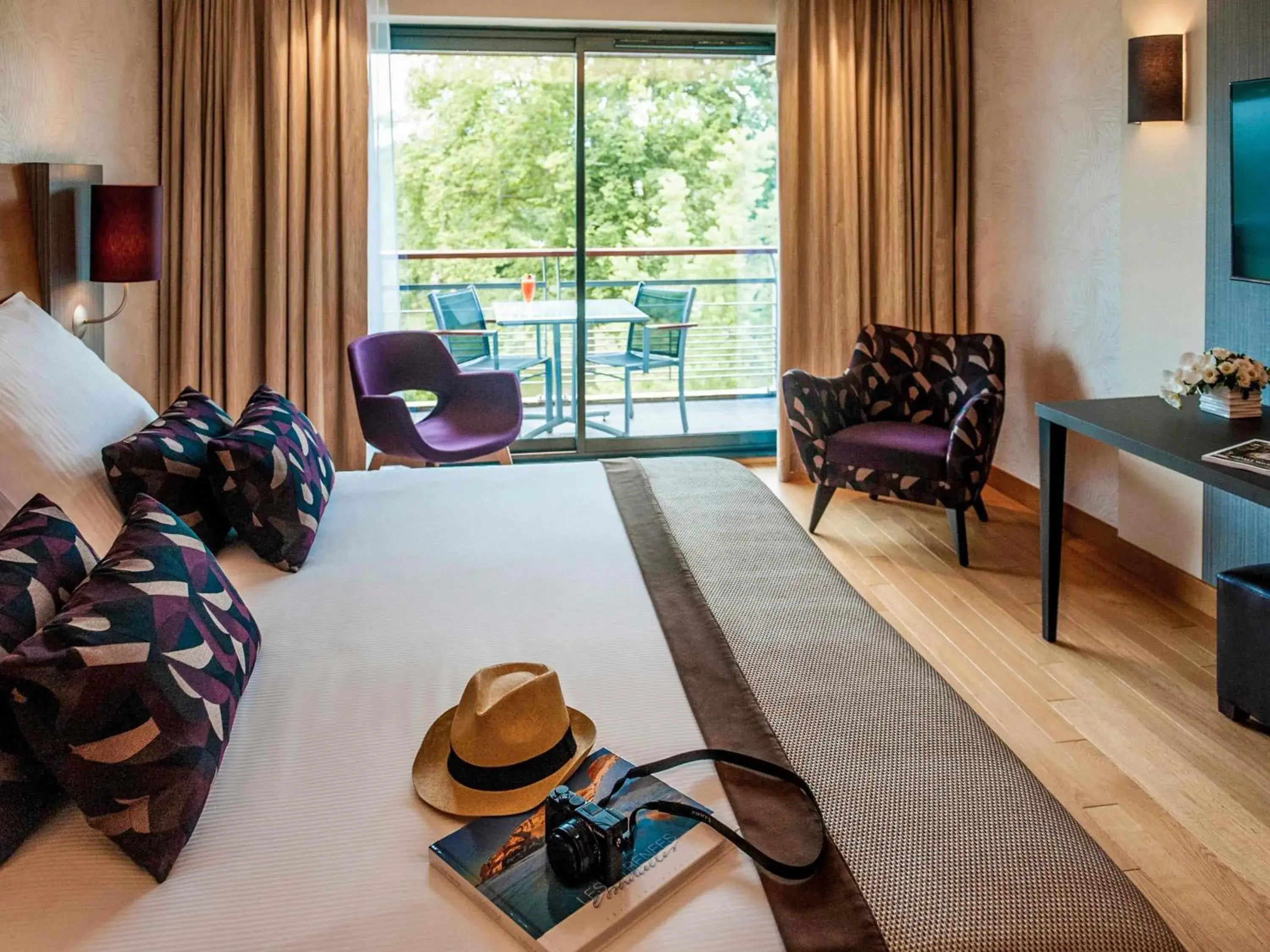 Superior King Room in Parc Beaumont Hôtel & Spa Pau - MGallery Collection Superior King Room in Parc Beaumont Hôtel & Spa Pau - MGallery Collection