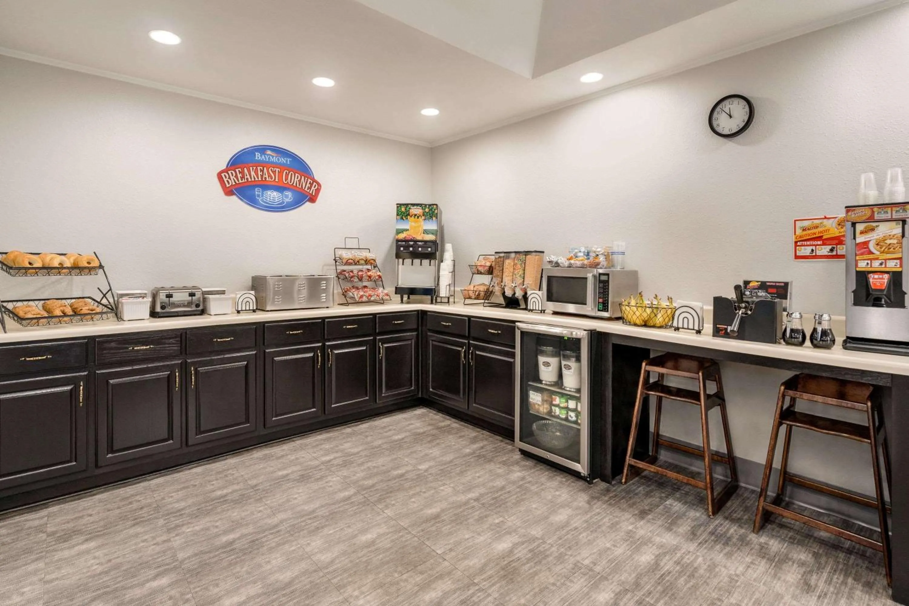 Restaurant/places to eat in Baymont by Wyndham Henderson Oxford