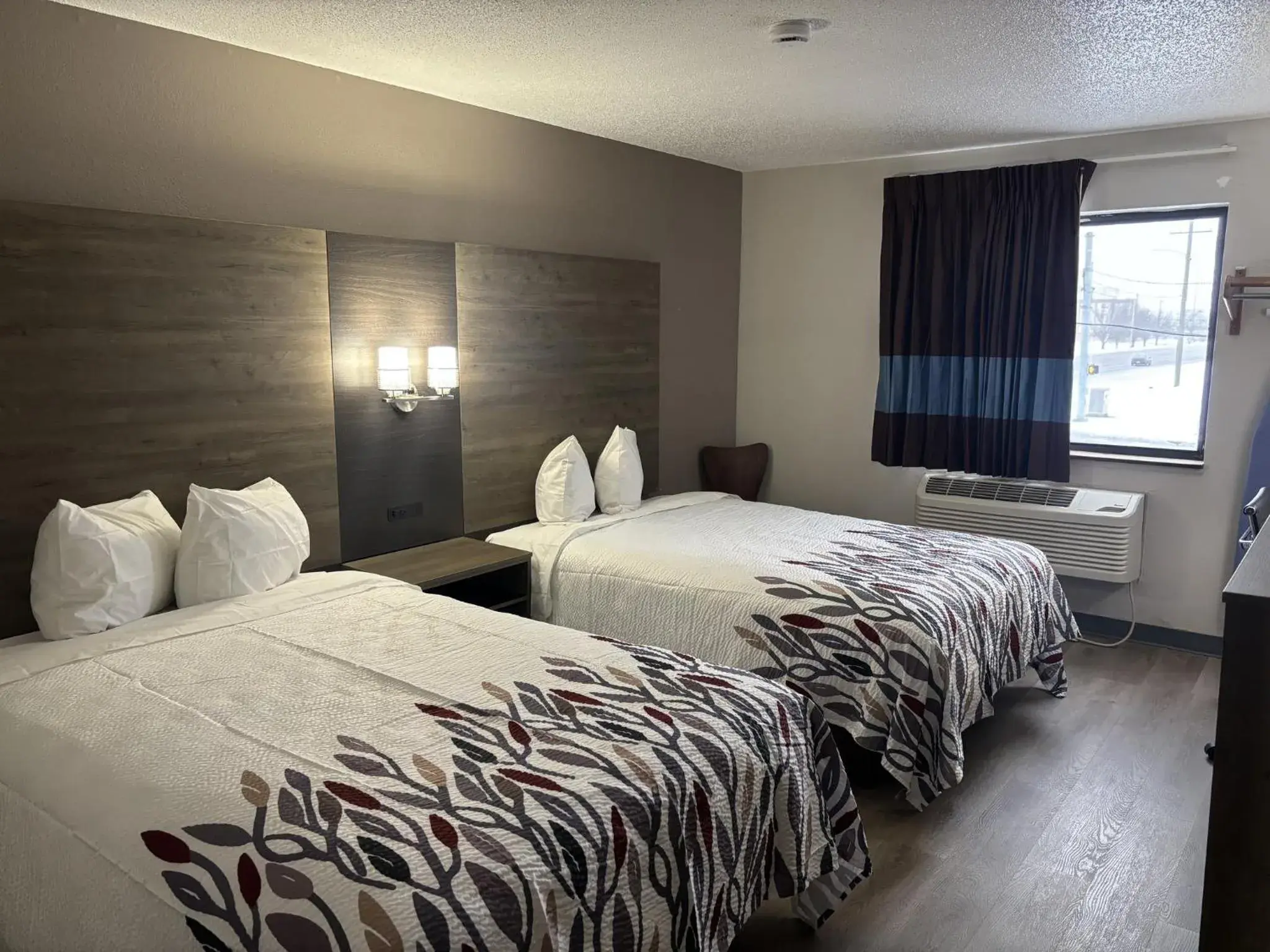 Suite with Two Double Beds Non-Smoking in Red Roof Inn & Suites Hammond, IN Suite with Two Double Beds Non-Smoking in Red Roof Inn & Suites Hammond, IN