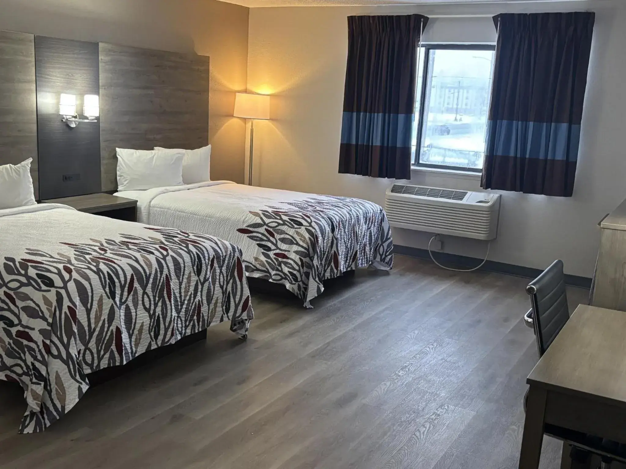 Superior Room with Two Double Beds Larger Room Non-Smoking in Red Roof Inn & Suites Hammond, IN Superior Room with Two Double Beds Larger Room Non-Smoking in Red Roof Inn & Suites Hammond, IN