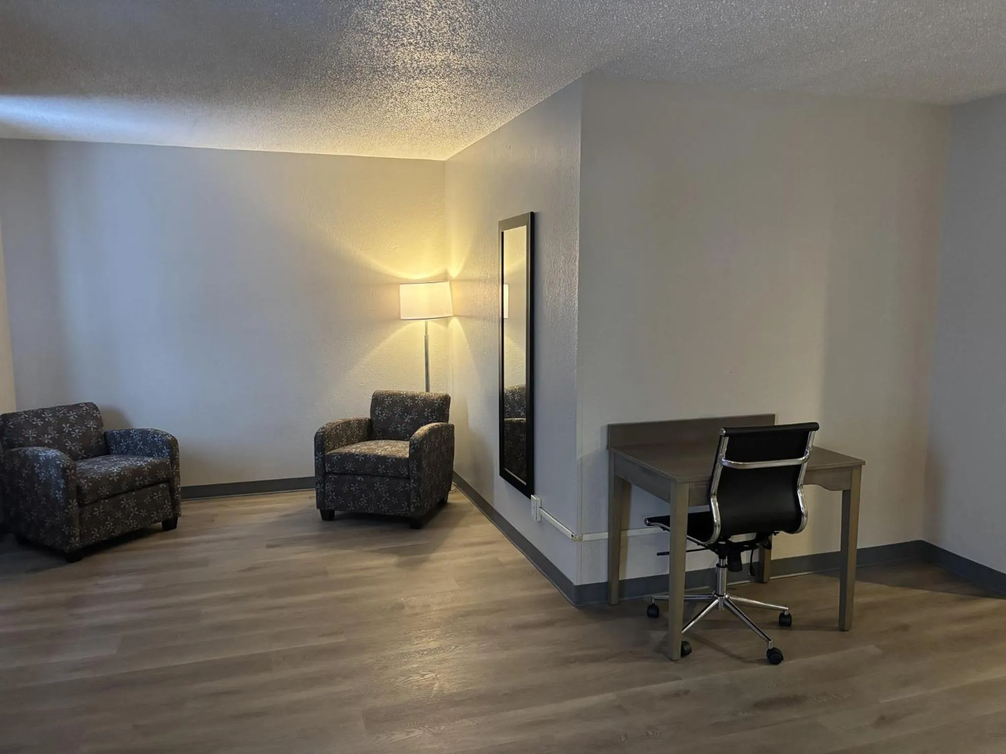 Photo of the whole room in Red Roof Inn & Suites Hammond, IN