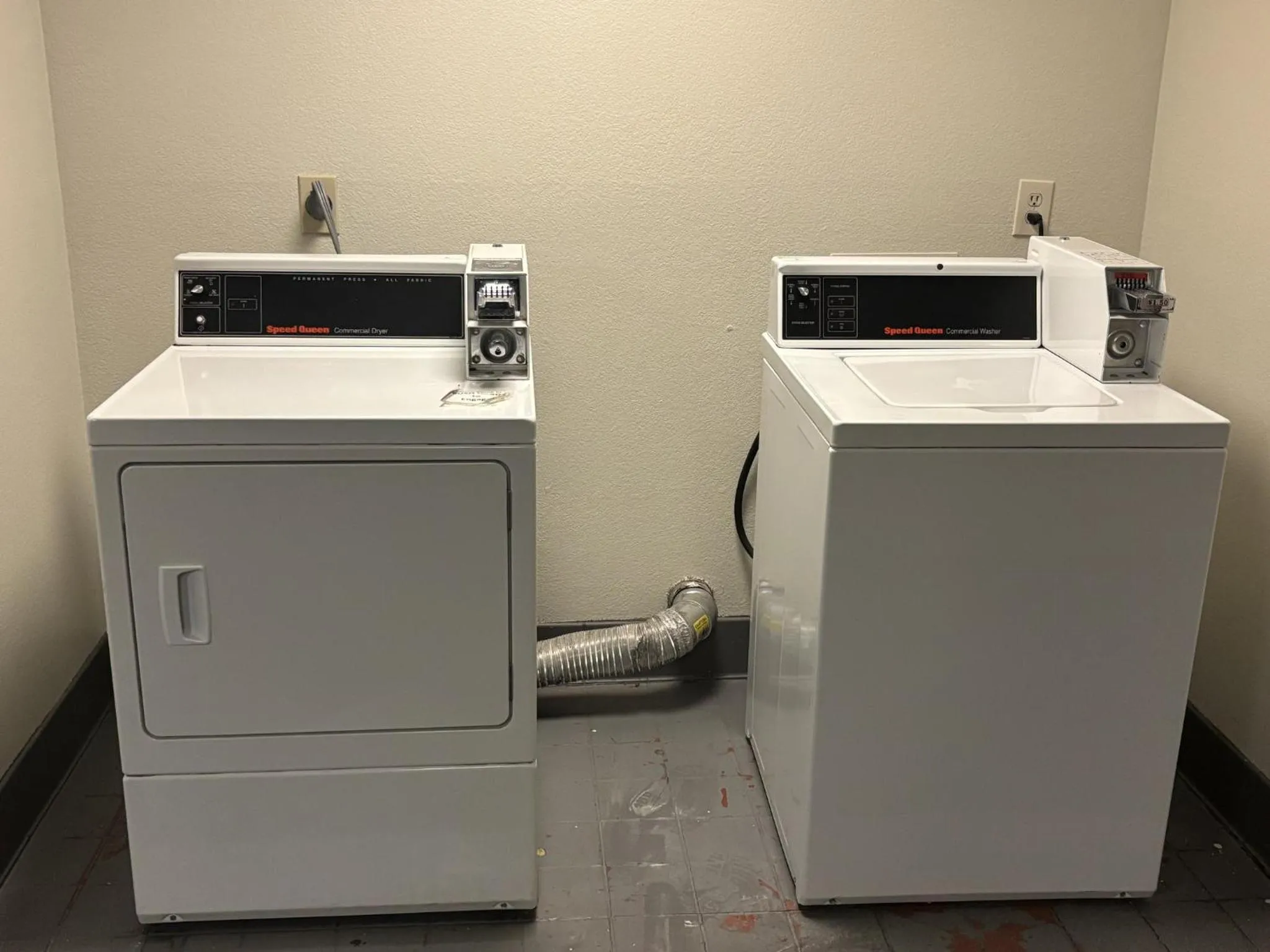 laundry in Red Roof Inn & Suites Hammond, IN