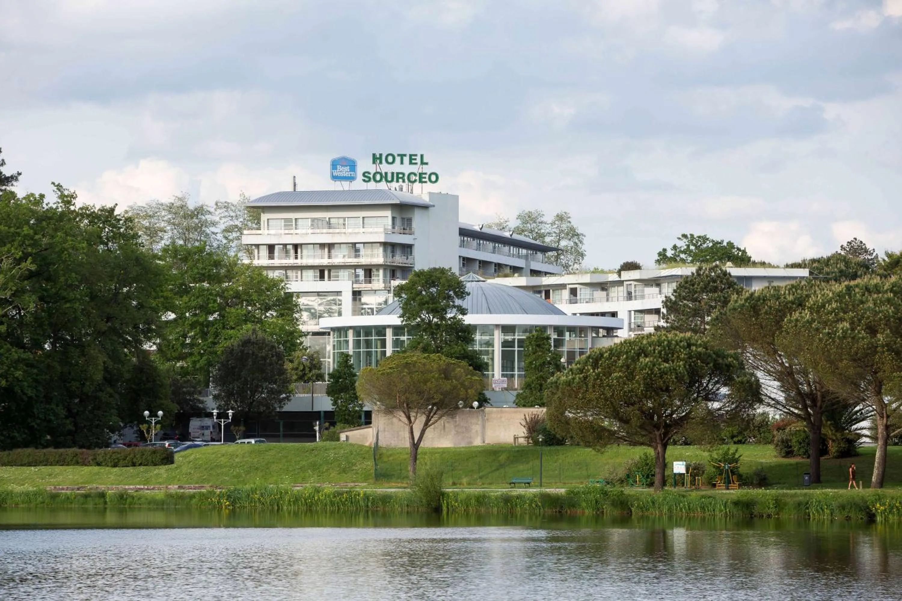 Property building in Best Western Hotel Sourcéo