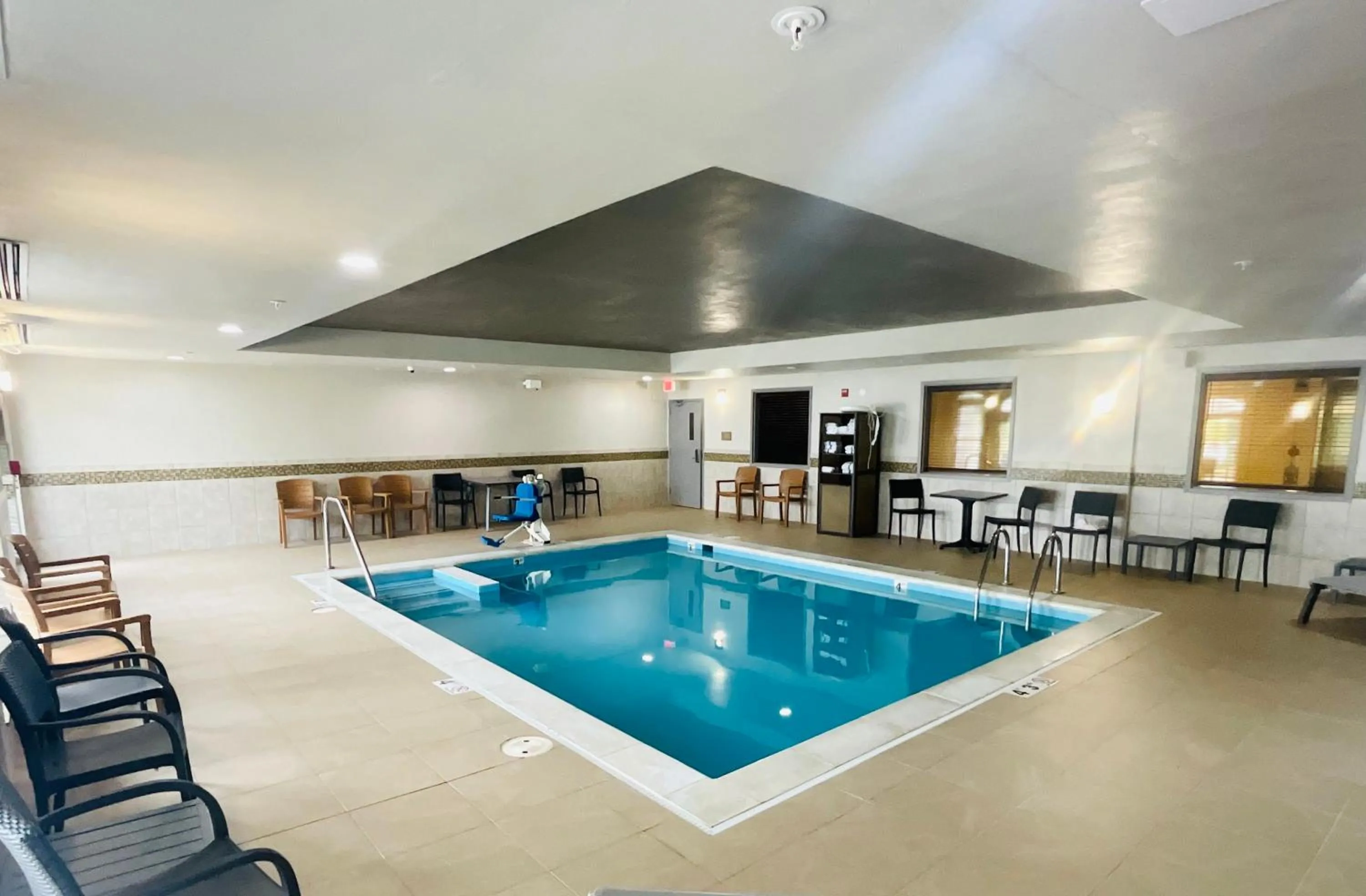 Swimming pool in Comfort Inn & Suites Virginia Beach - Norfolk Airport