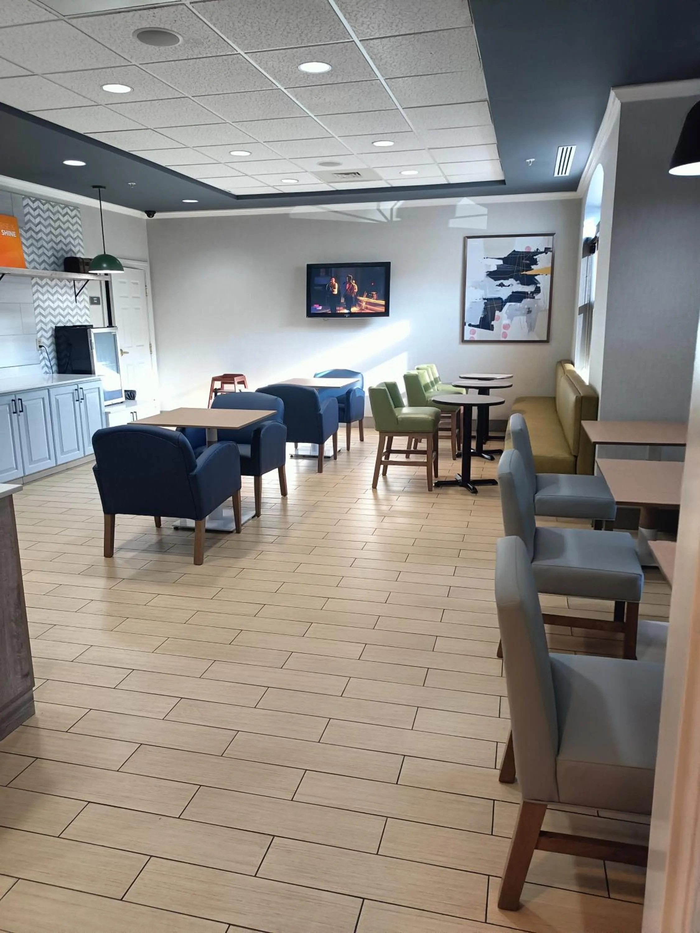 Breakfast in Comfort Inn & Suites Virginia Beach - Norfolk Airport
