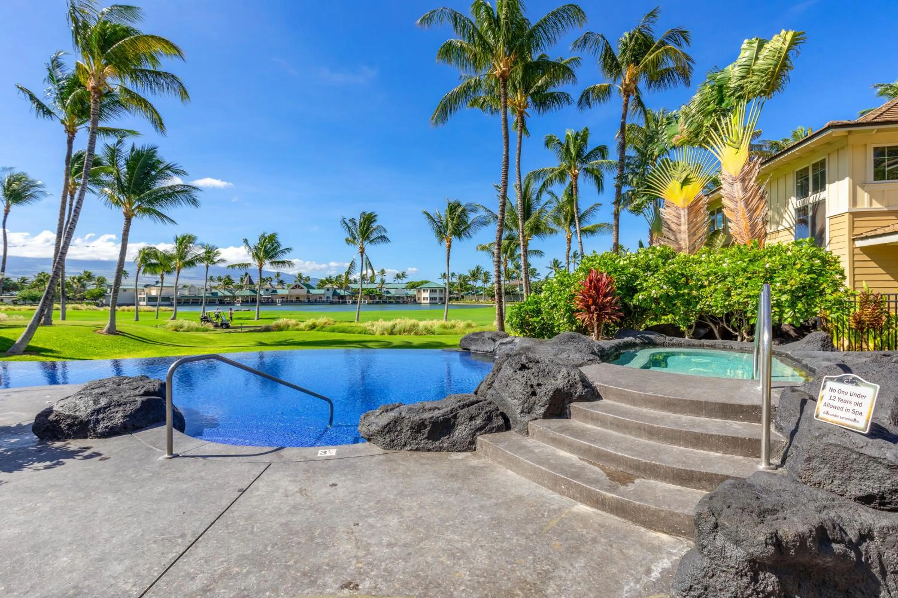 Swimming pool in Fairway Villas Waikoloa by OUTRIGGER