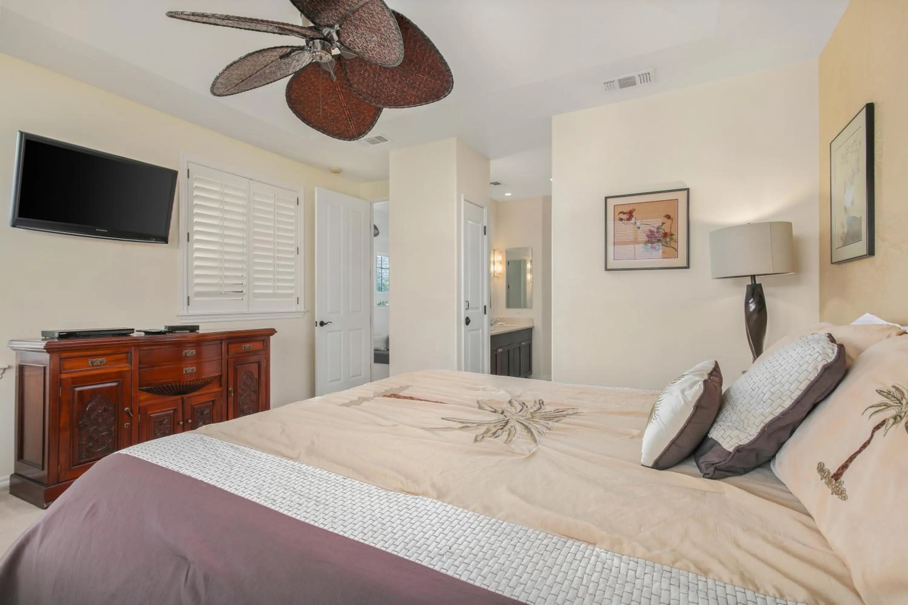 Bedroom, Bed in Fairway Villas Waikoloa by OUTRIGGER
