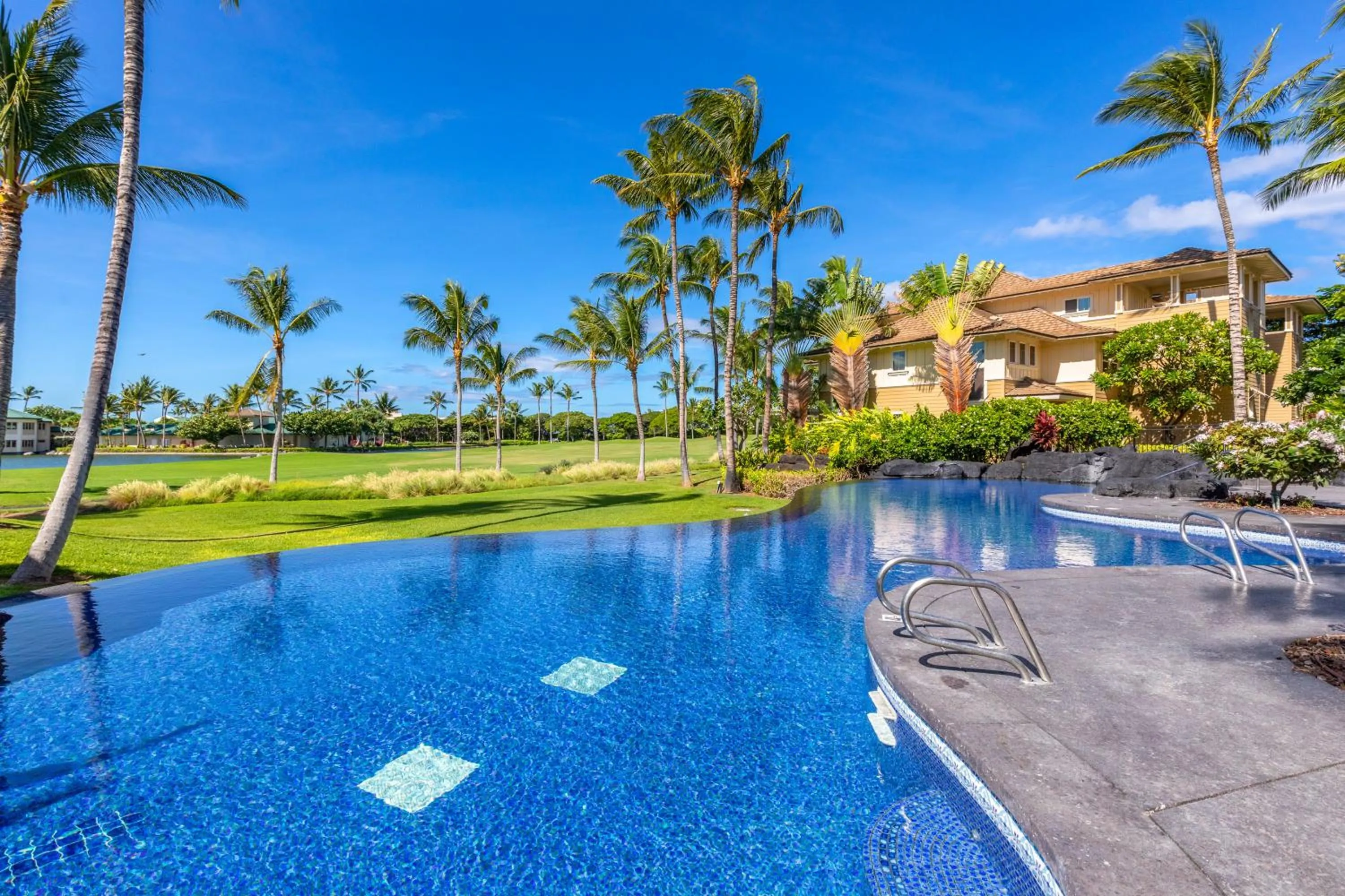 Swimming pool in Fairway Villas Waikoloa by OUTRIGGER