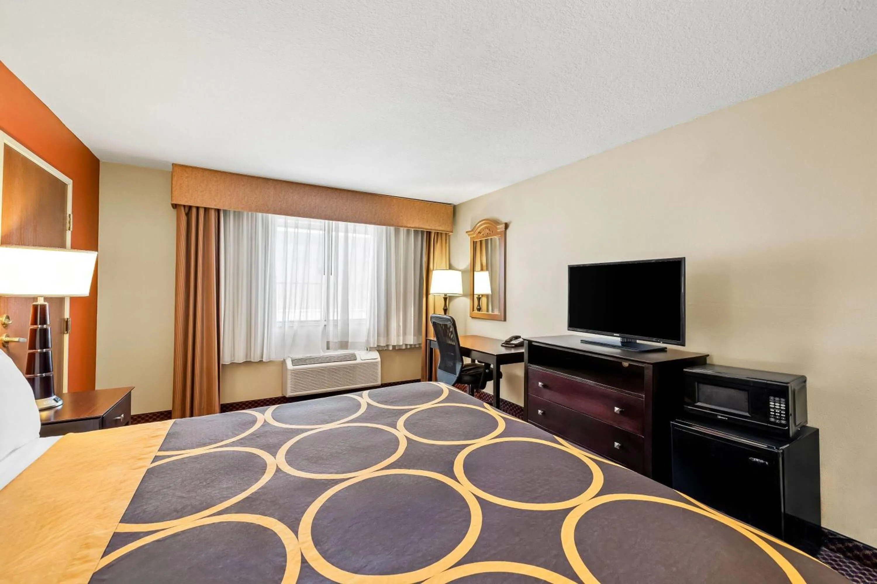 Bed in Super 8 by Wyndham Marana/Tucson Area