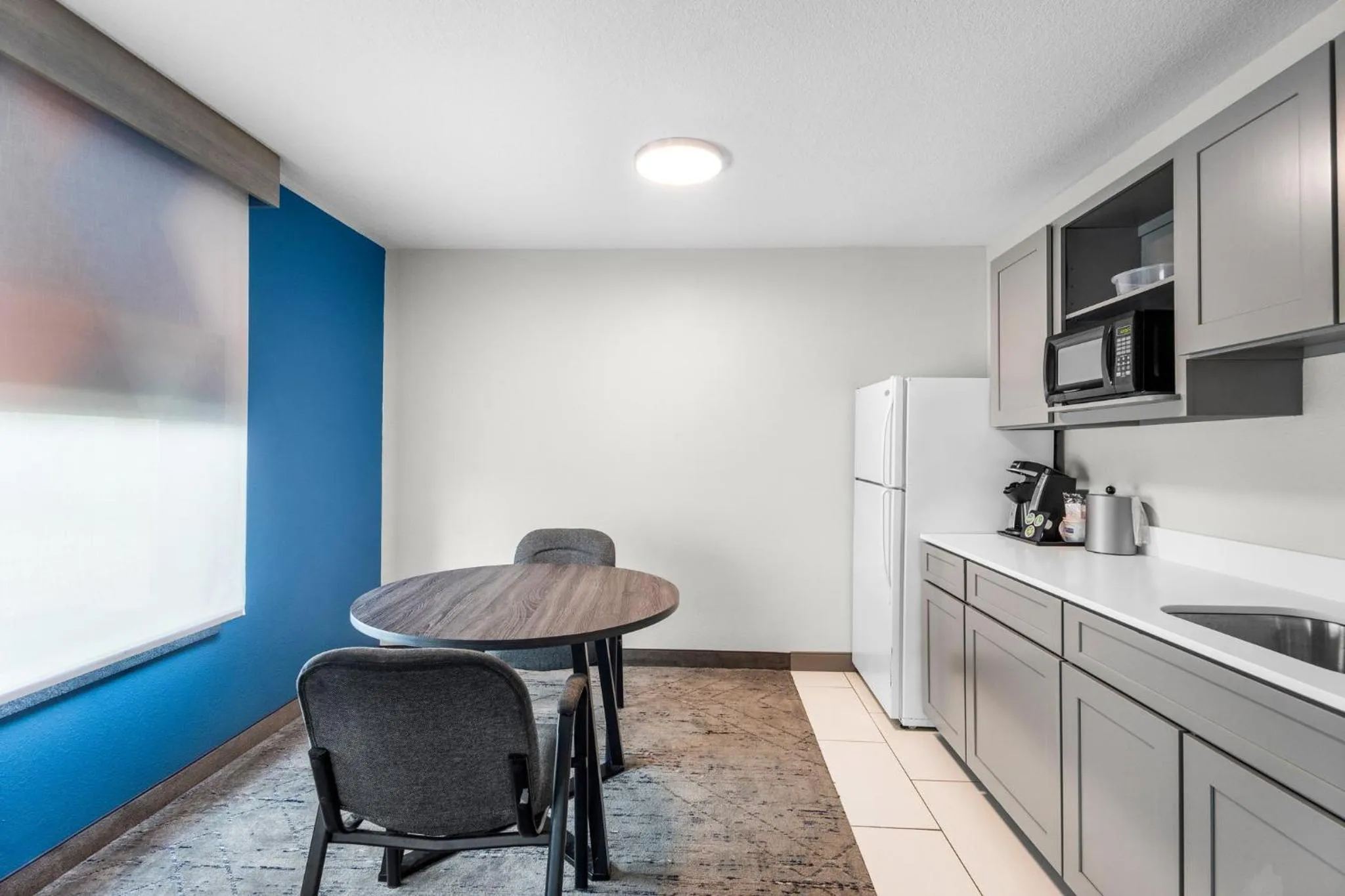 Photo of the whole room in Holiday Inn Express Hotel & Suites Van Wert by IHG