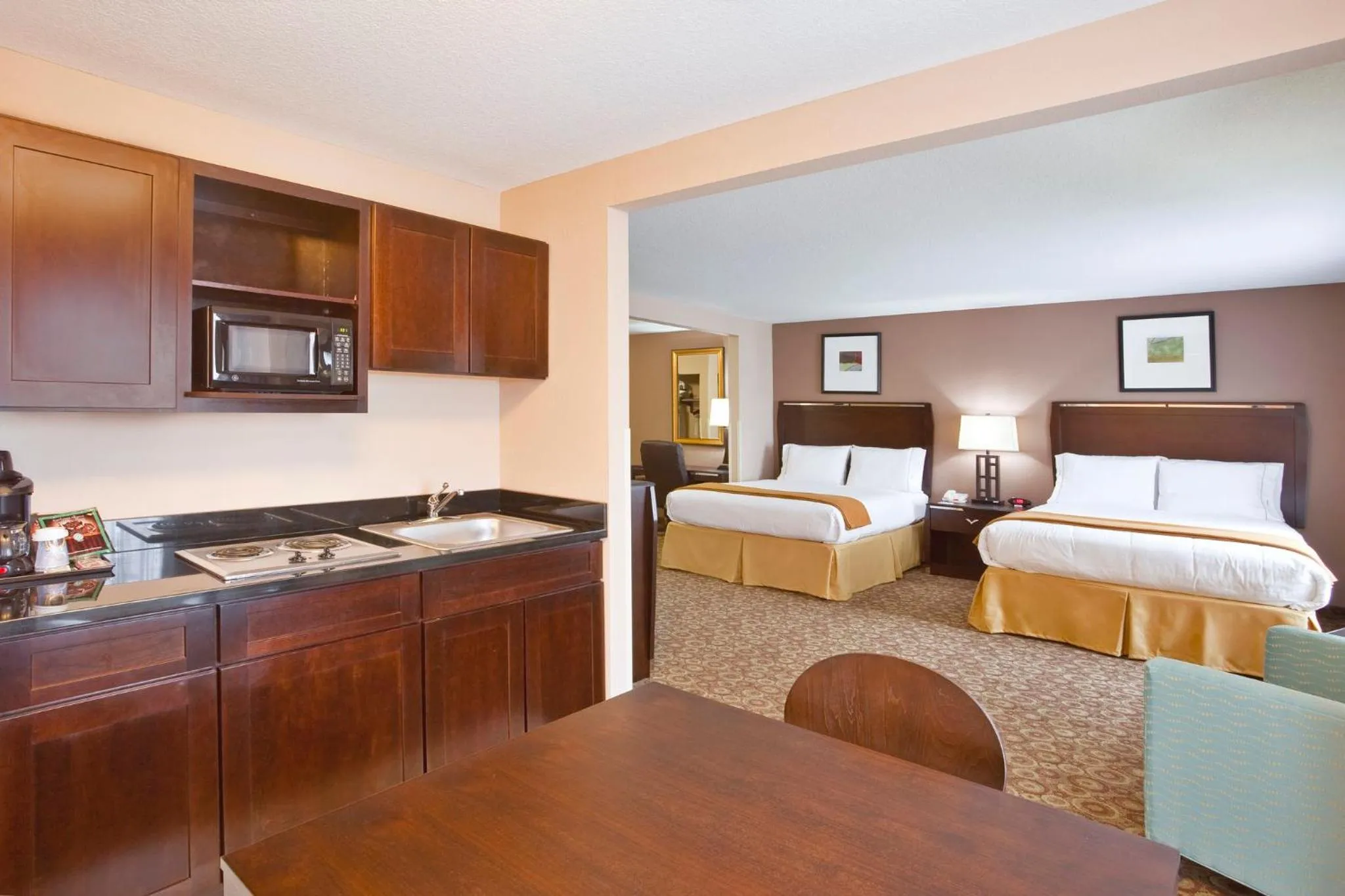 Photo of the whole room, Bed in Holiday Inn Express Hotel & Suites Van Wert by IHG