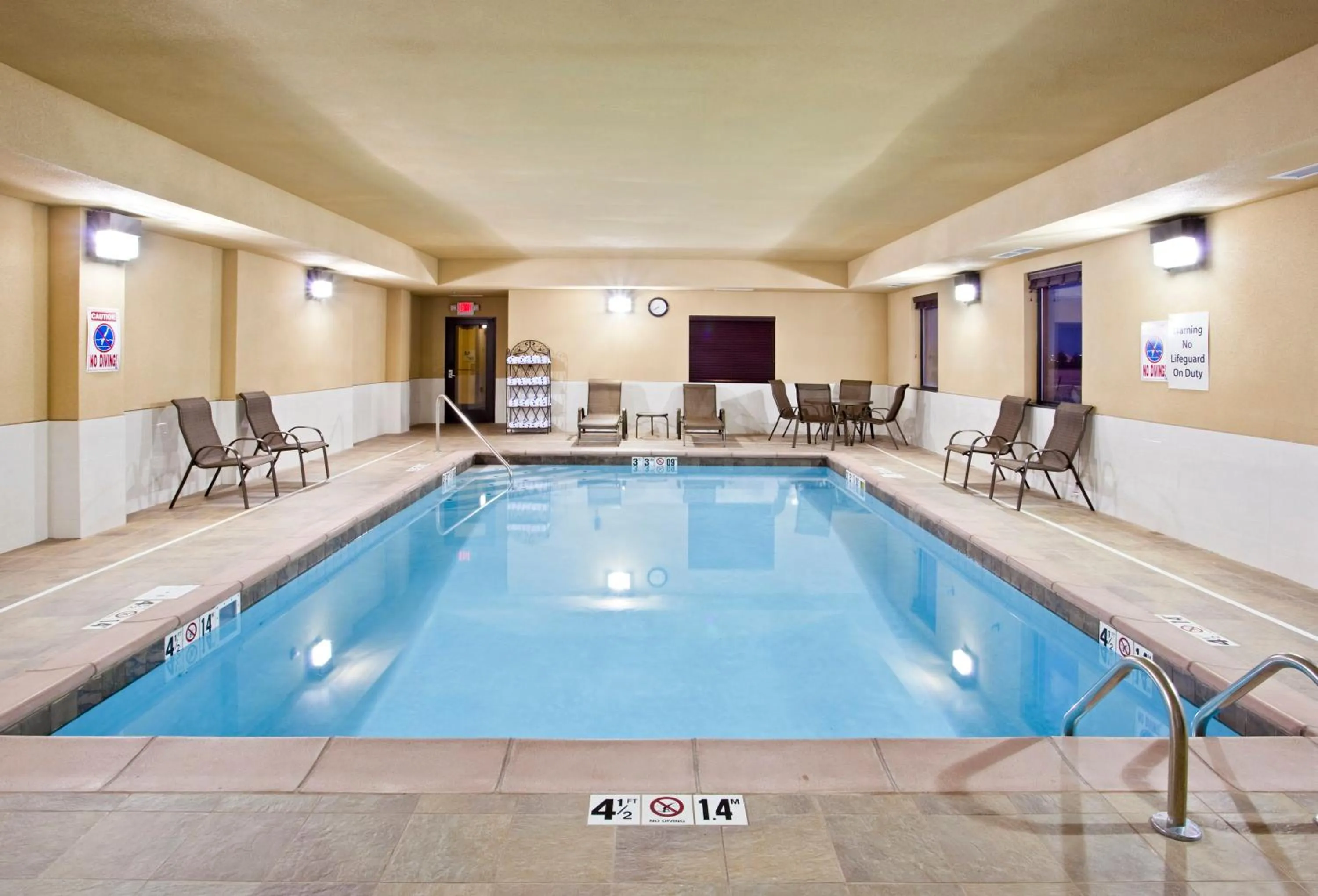 Swimming pool in Holiday Inn Express Hotel & Suites Van Wert by IHG