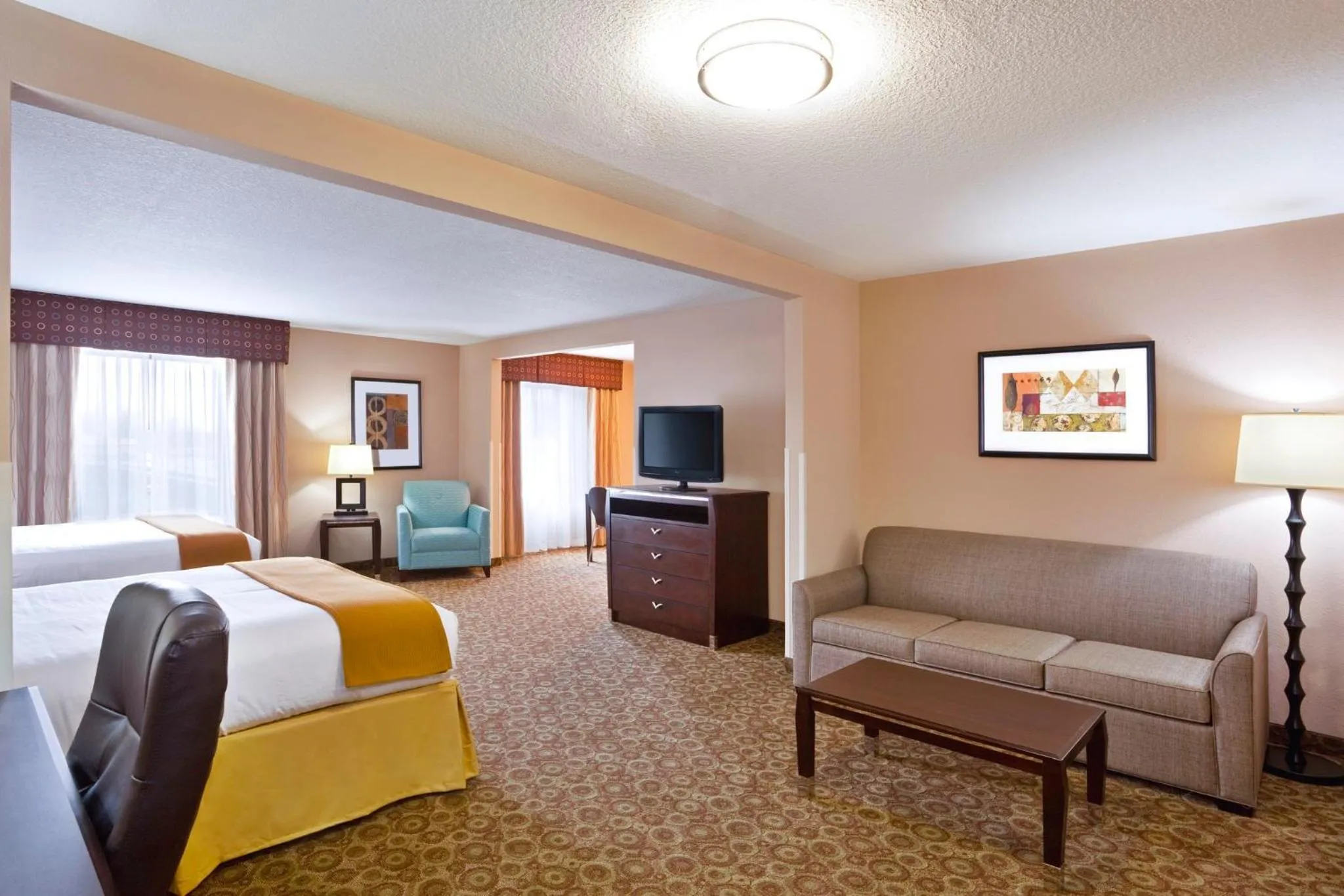 Photo of the whole room, Bed in Holiday Inn Express Hotel & Suites Van Wert by IHG