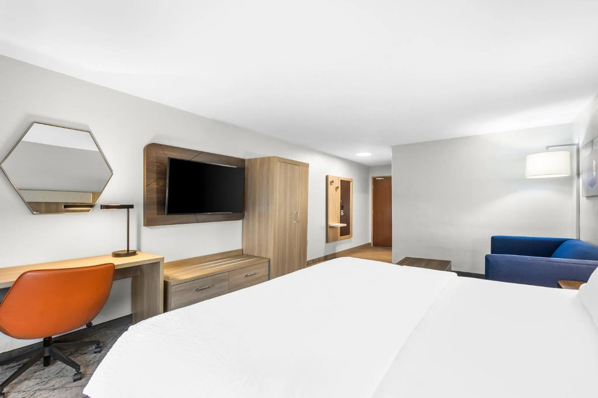 Photo of the whole room, Bed in Holiday Inn Express Hotel & Suites Van Wert by IHG