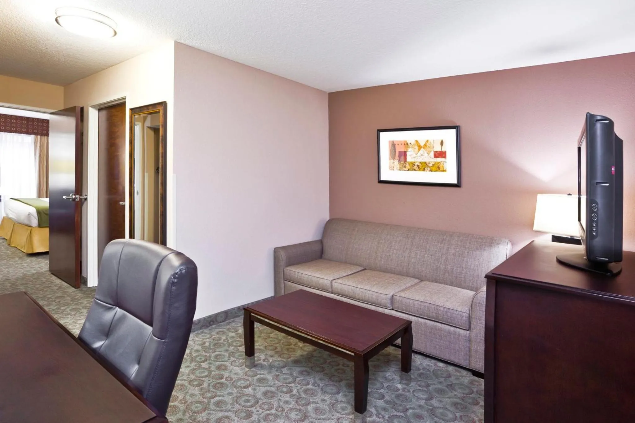 Photo of the whole room in Holiday Inn Express Hotel & Suites Van Wert by IHG