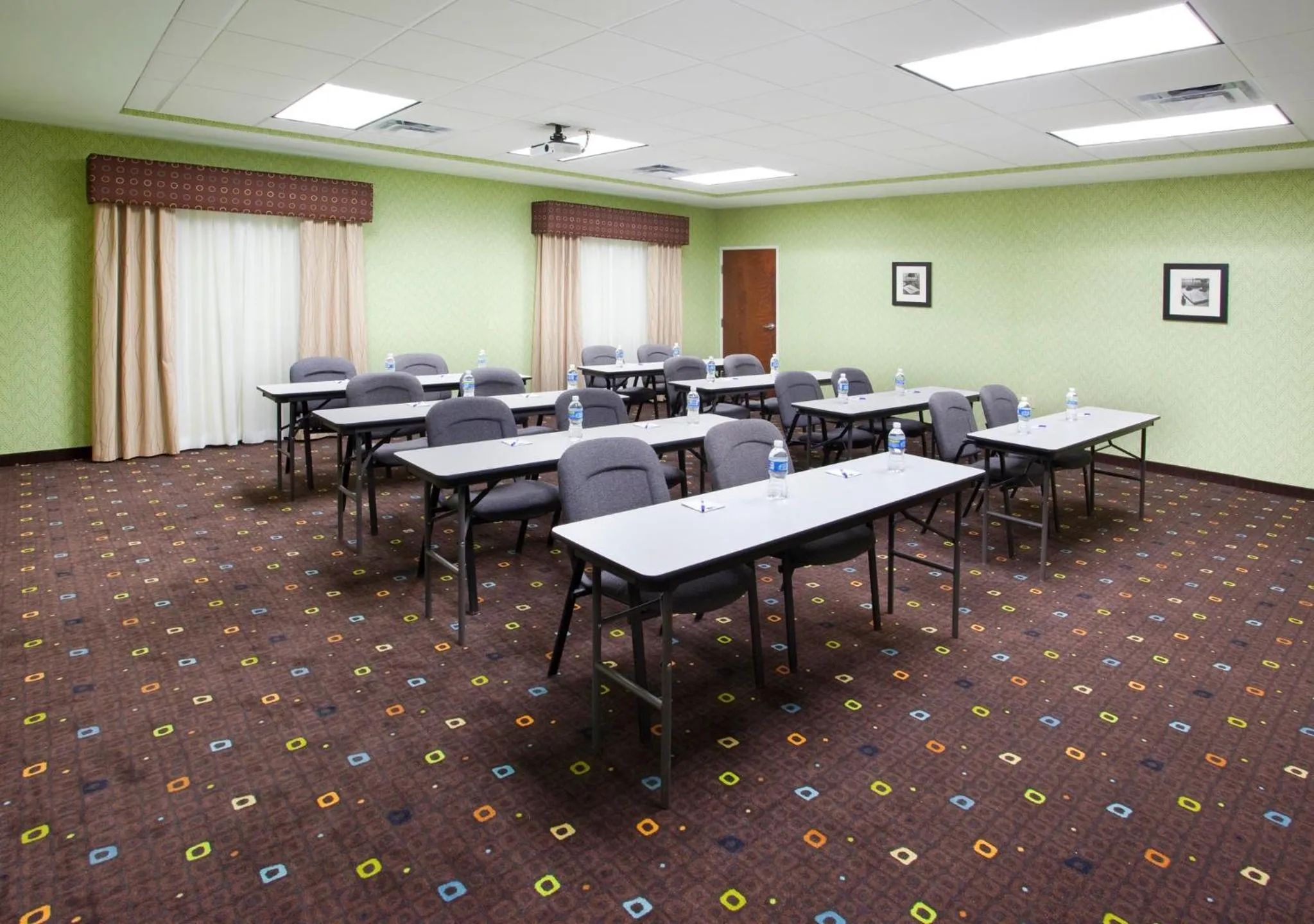 Meeting/conference room in Holiday Inn Express Hotel & Suites Van Wert by IHG