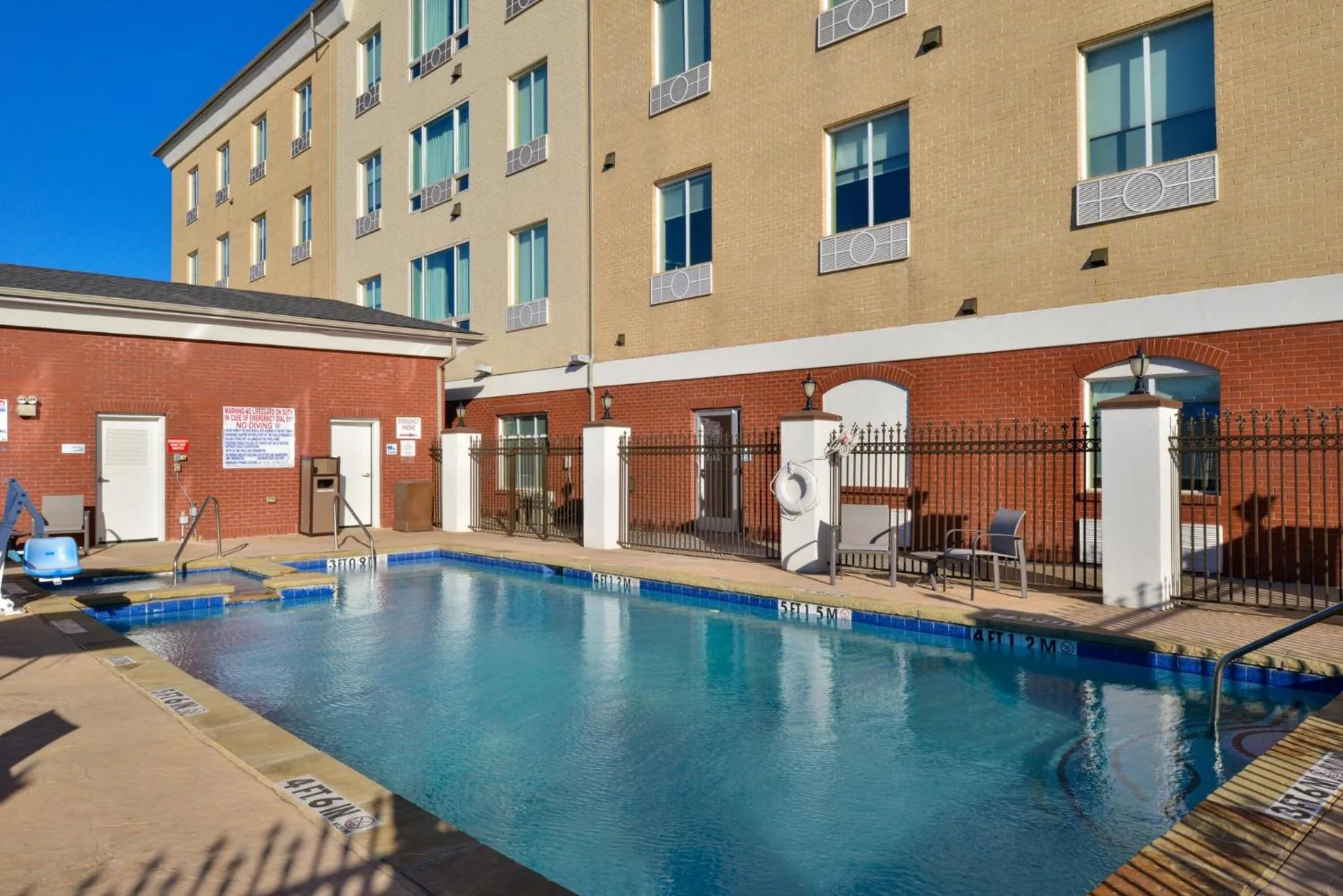 Swimming pool in Holiday Inn Express Hotel & Suites Royse City - RockwallRockwall - Royse City by IHG