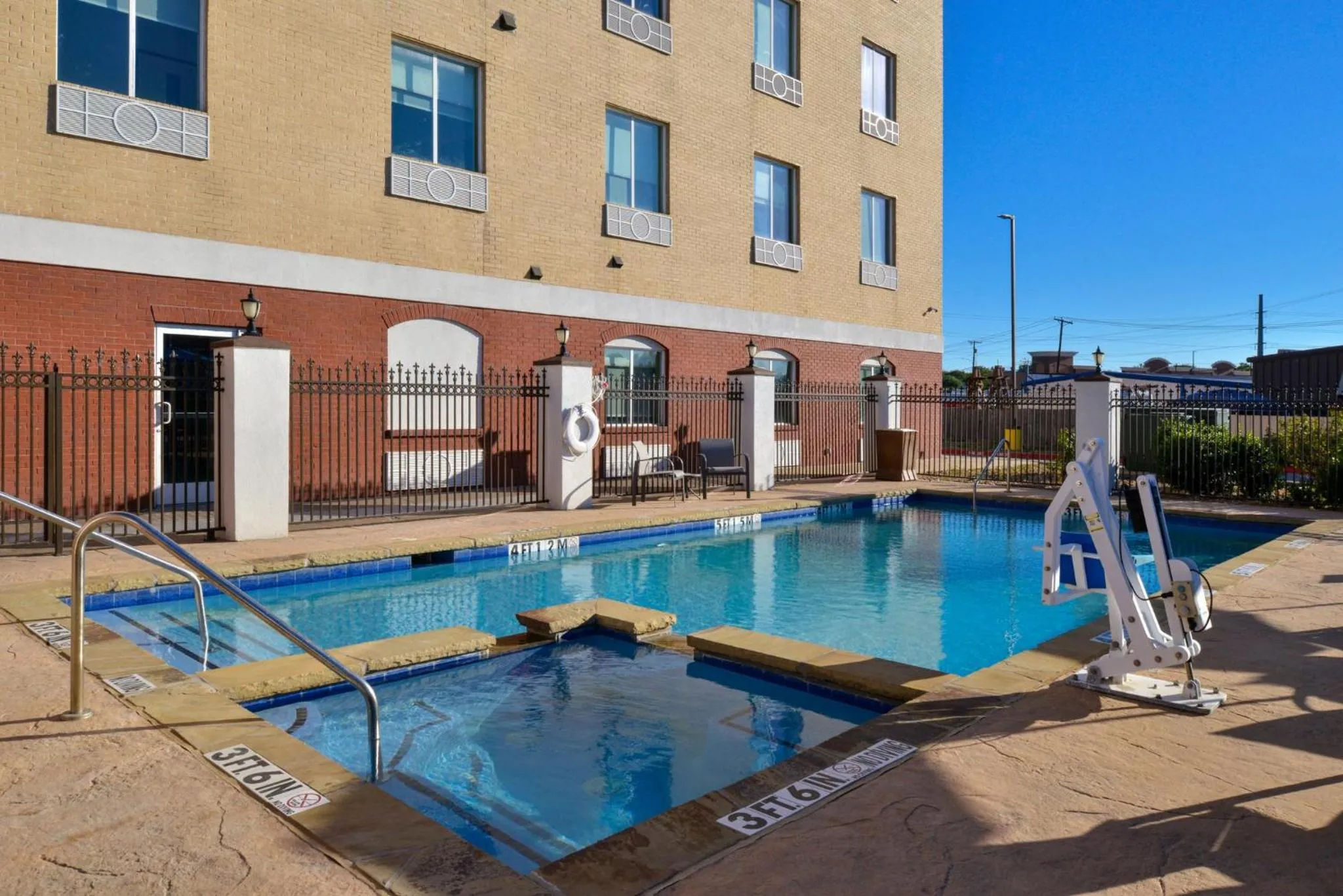 Swimming pool in Holiday Inn Express Hotel & Suites Royse City - RockwallRockwall - Royse City by IHG