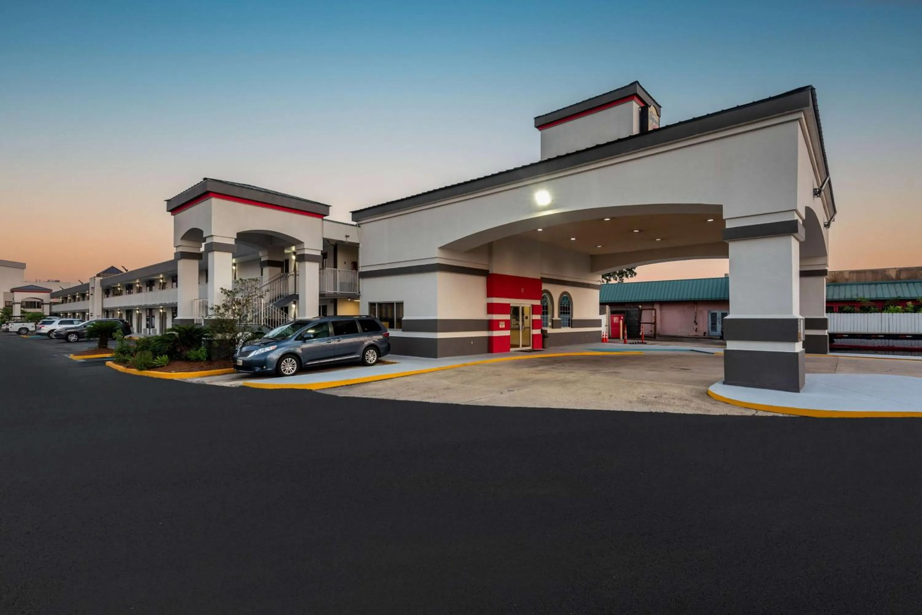 Property building in Super 8 by Wyndham Baton Rouge/I-10