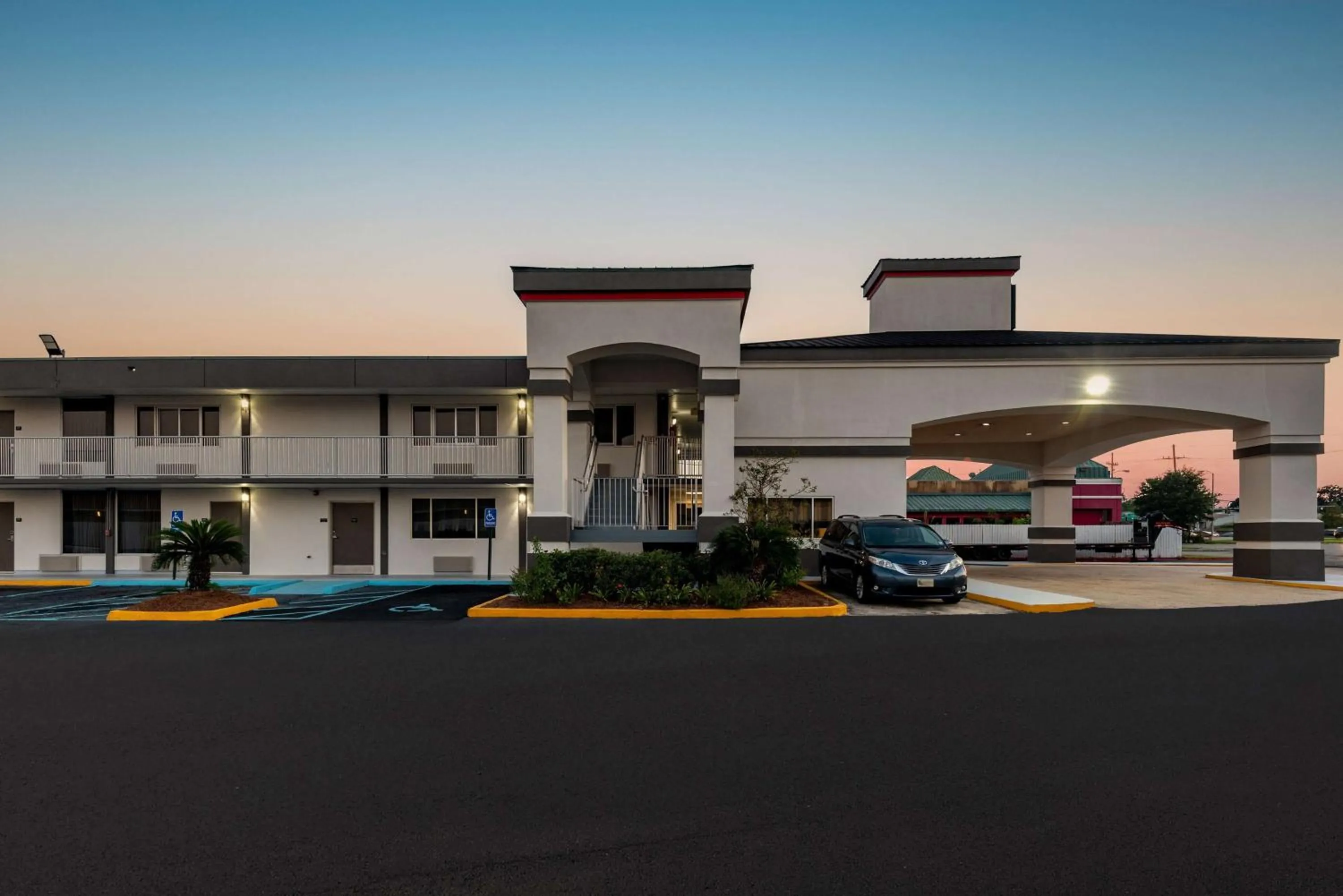 Property building in Super 8 by Wyndham Baton Rouge/I-10