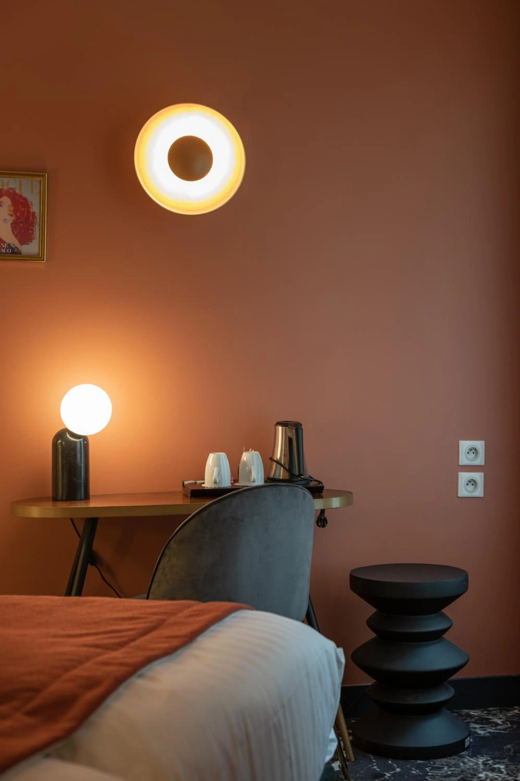 hair dresser, Bed in Royal Saint Germain