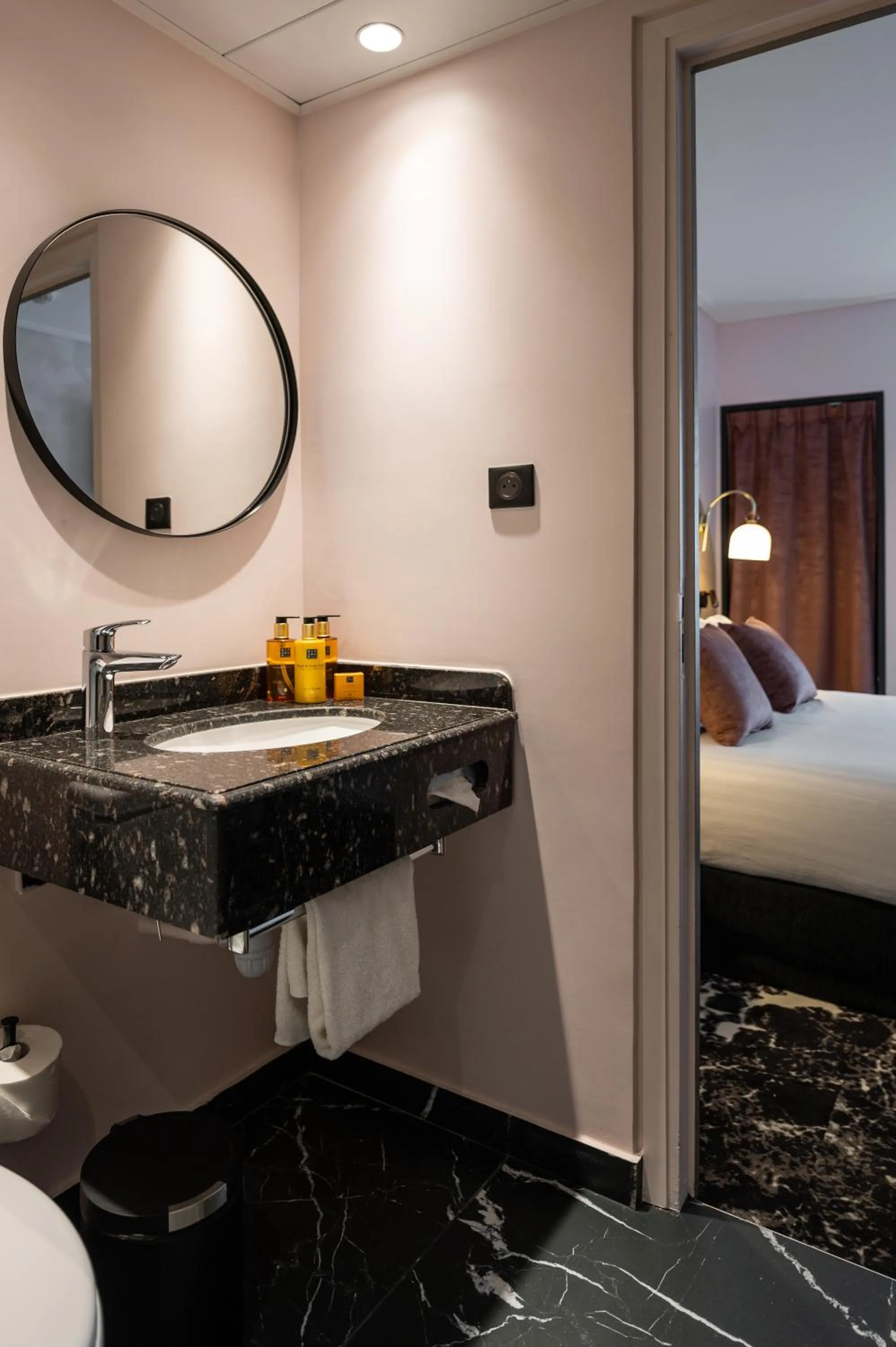 Bathroom, Bed in Royal Saint Germain