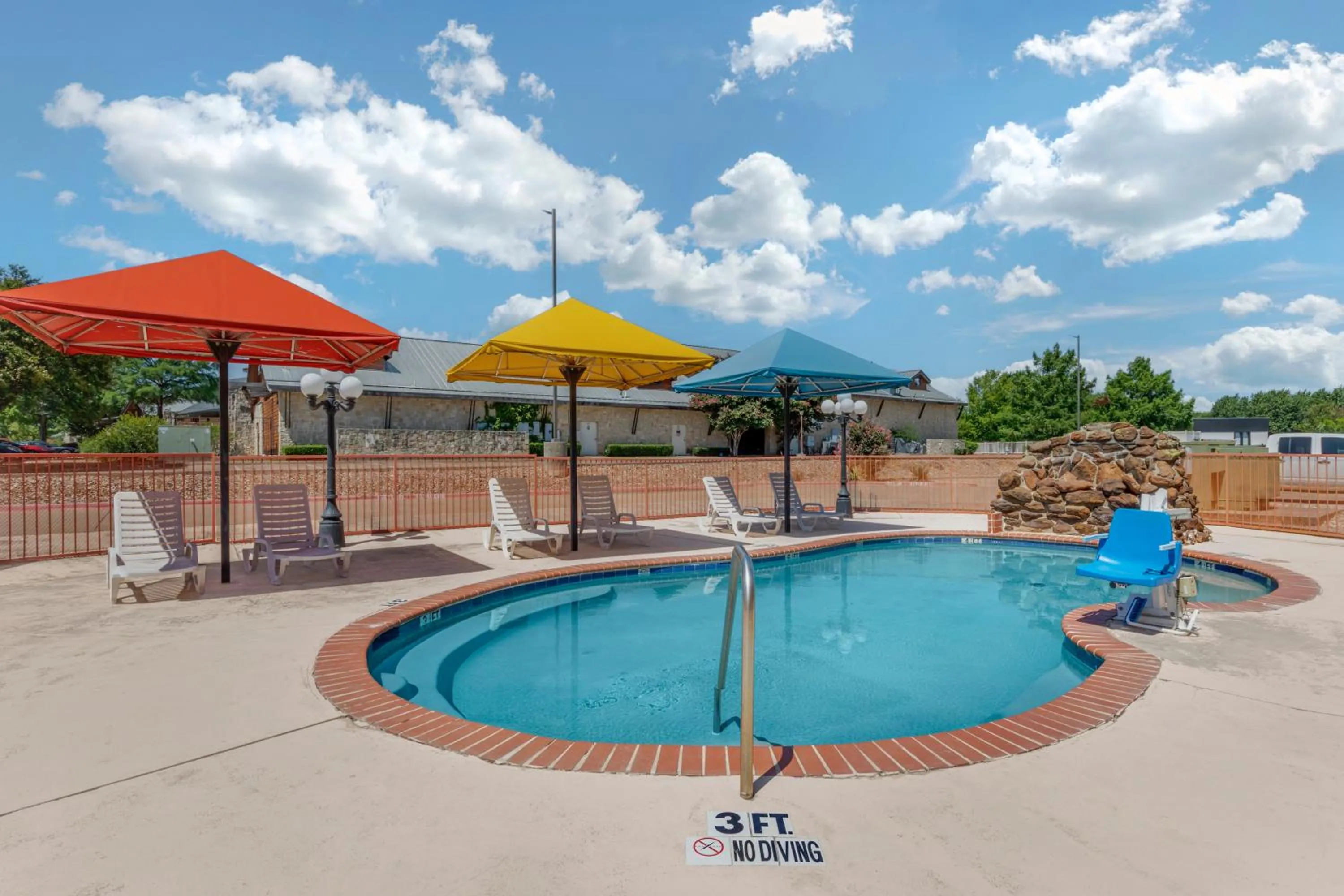 Swimming pool in Sleep Inn