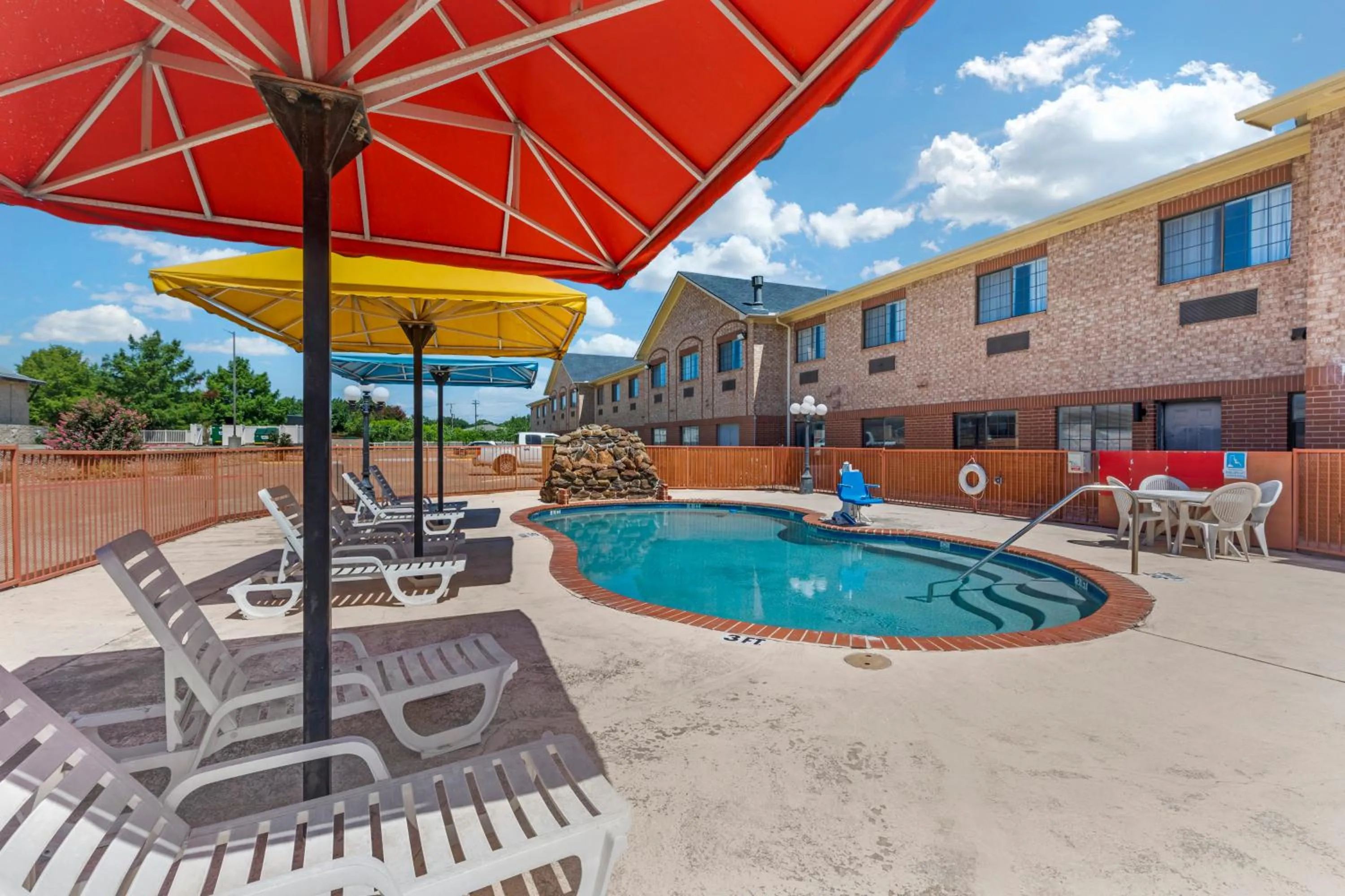 Swimming pool in Sleep Inn