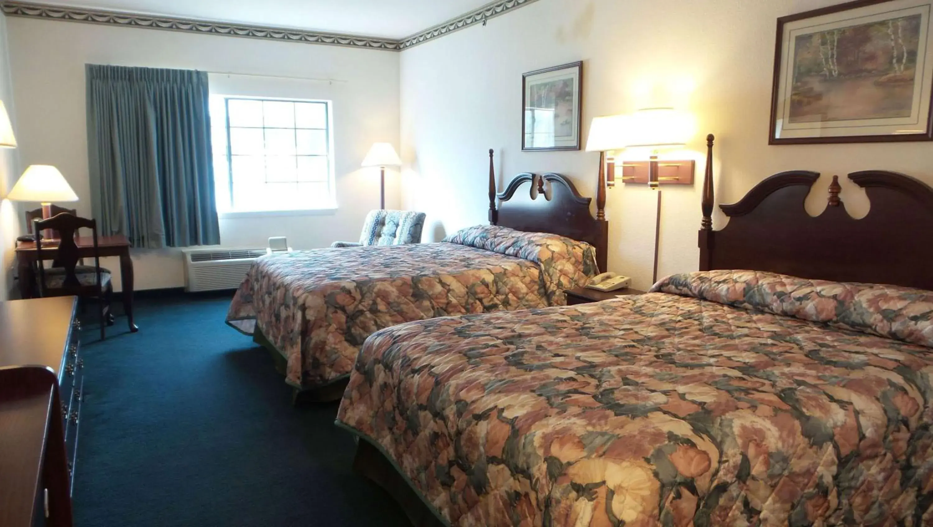 Queen Suite in Magnuson Hotel Cedar Hill Queen Suite in Magnuson Hotel Cedar Hill