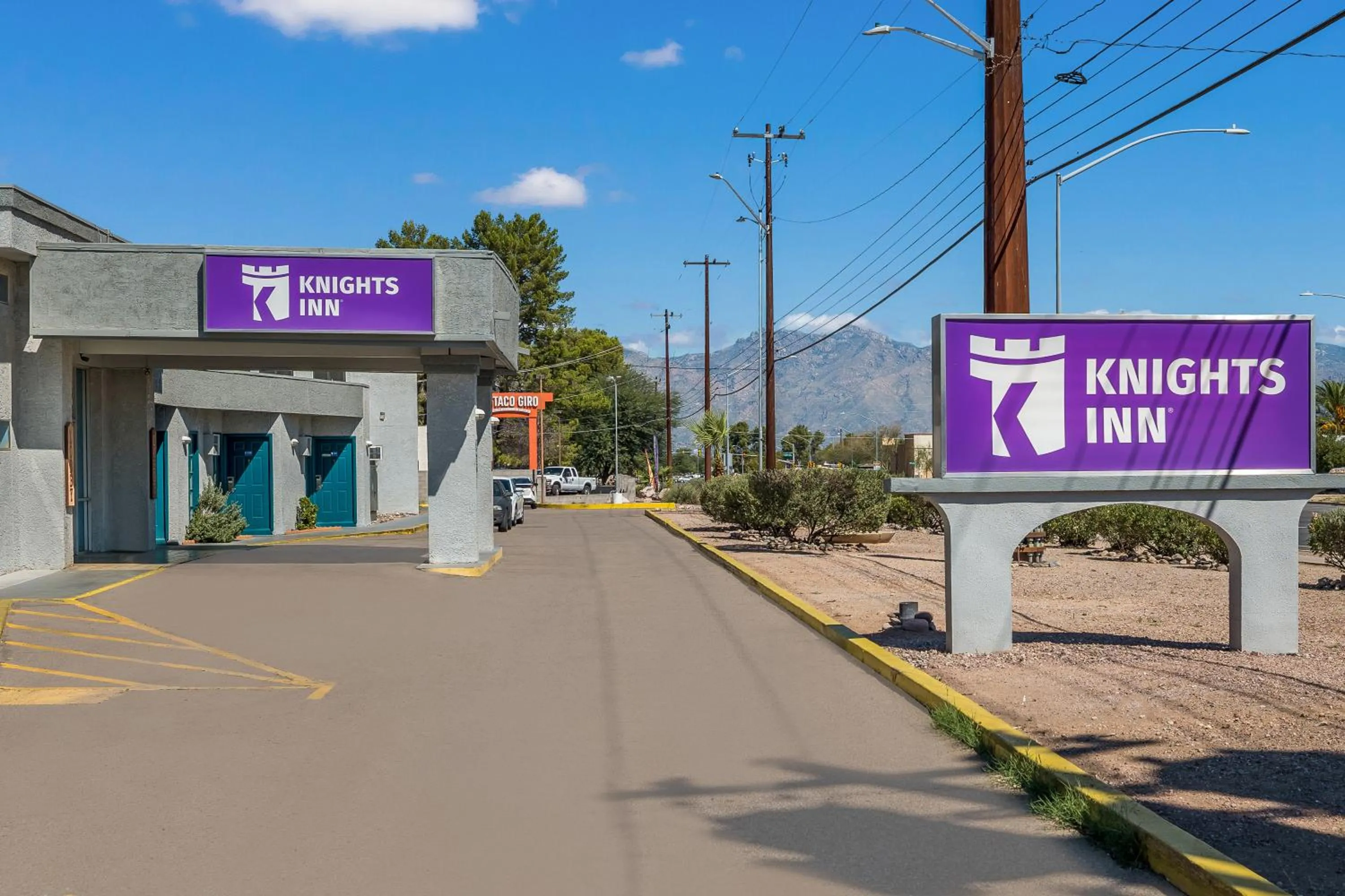 Property building, Property Logo/Sign in Knights Inn Tucson D.M.A.F Area