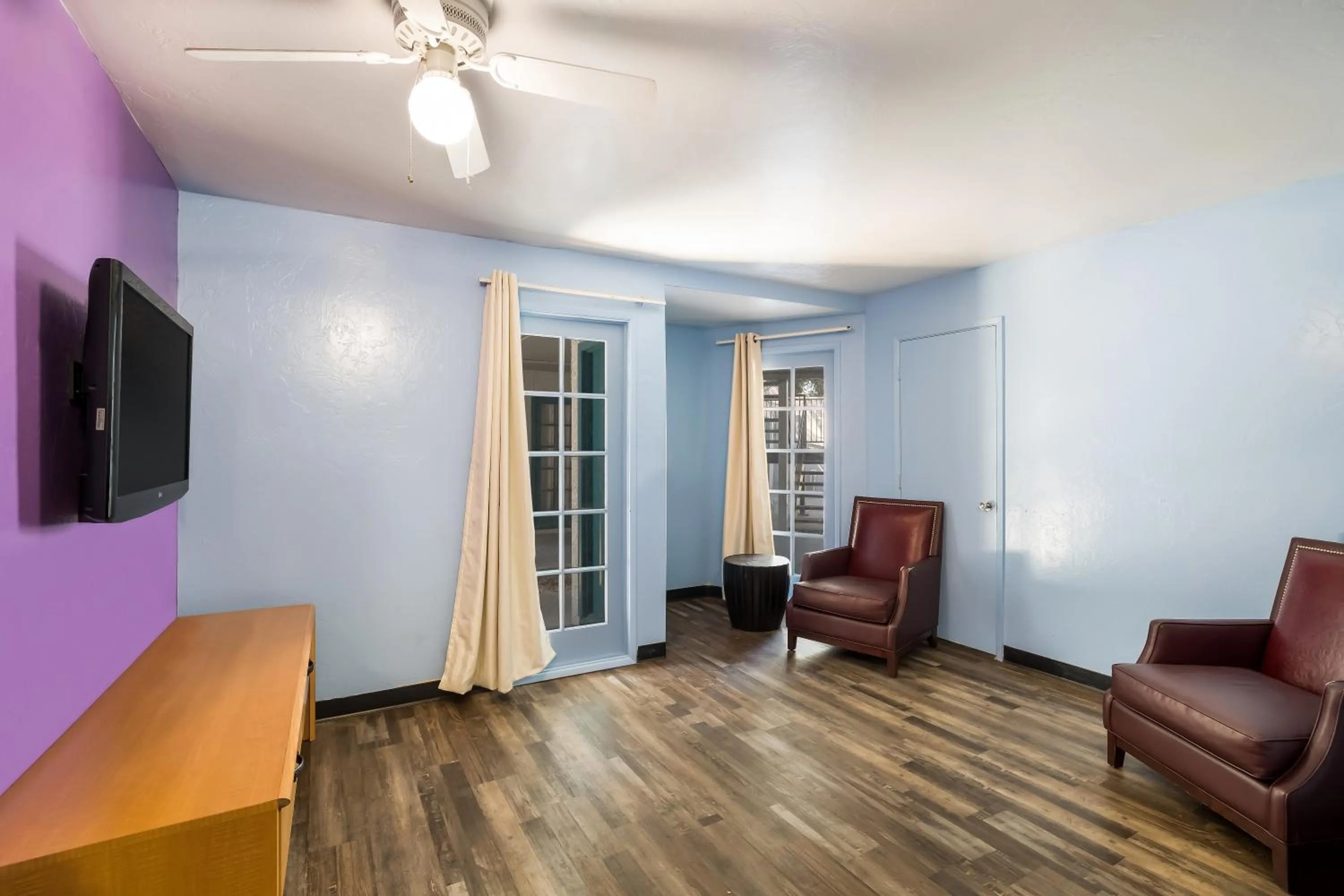 Living room, Seating Area in Knights Inn Tucson D.M.A.F Area