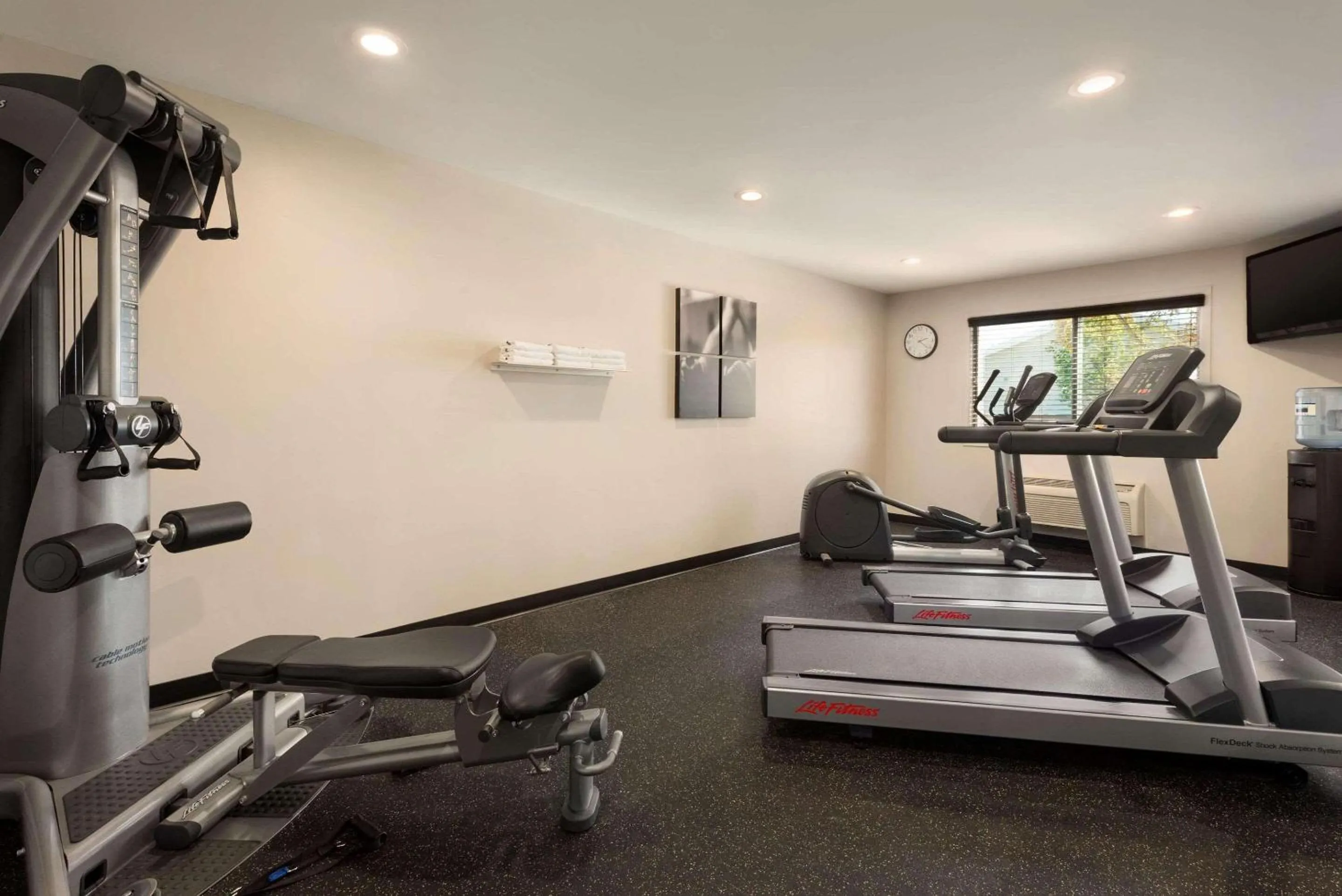 Fitness centre/facilities in Country Inn & Suites by Radisson, Baxter, MN