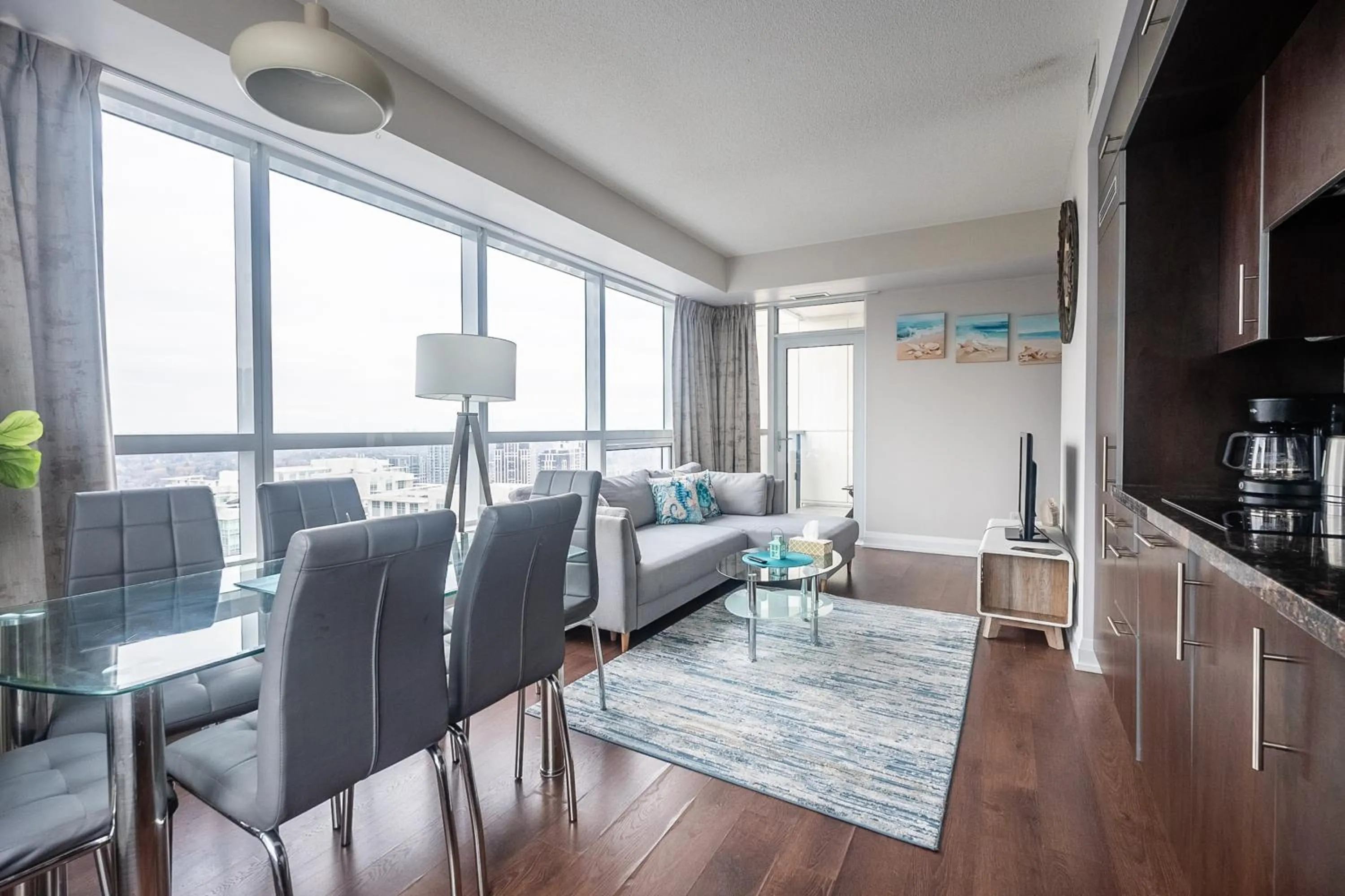 TV and multimedia in GLOBALSTAY Modern Apartments in North York Skyscraper