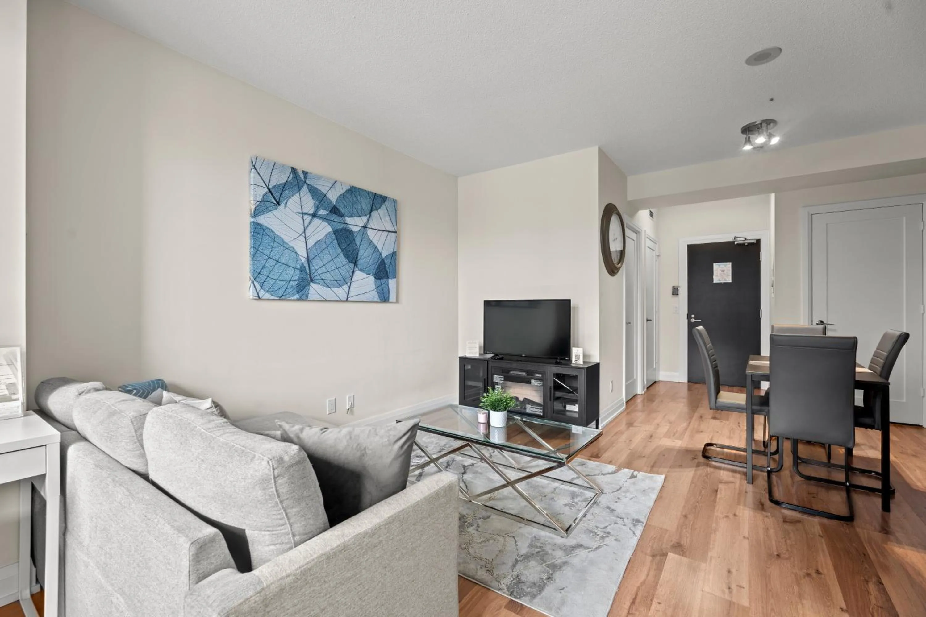 TV and multimedia in GLOBALSTAY Modern Apartments in North York Skyscraper