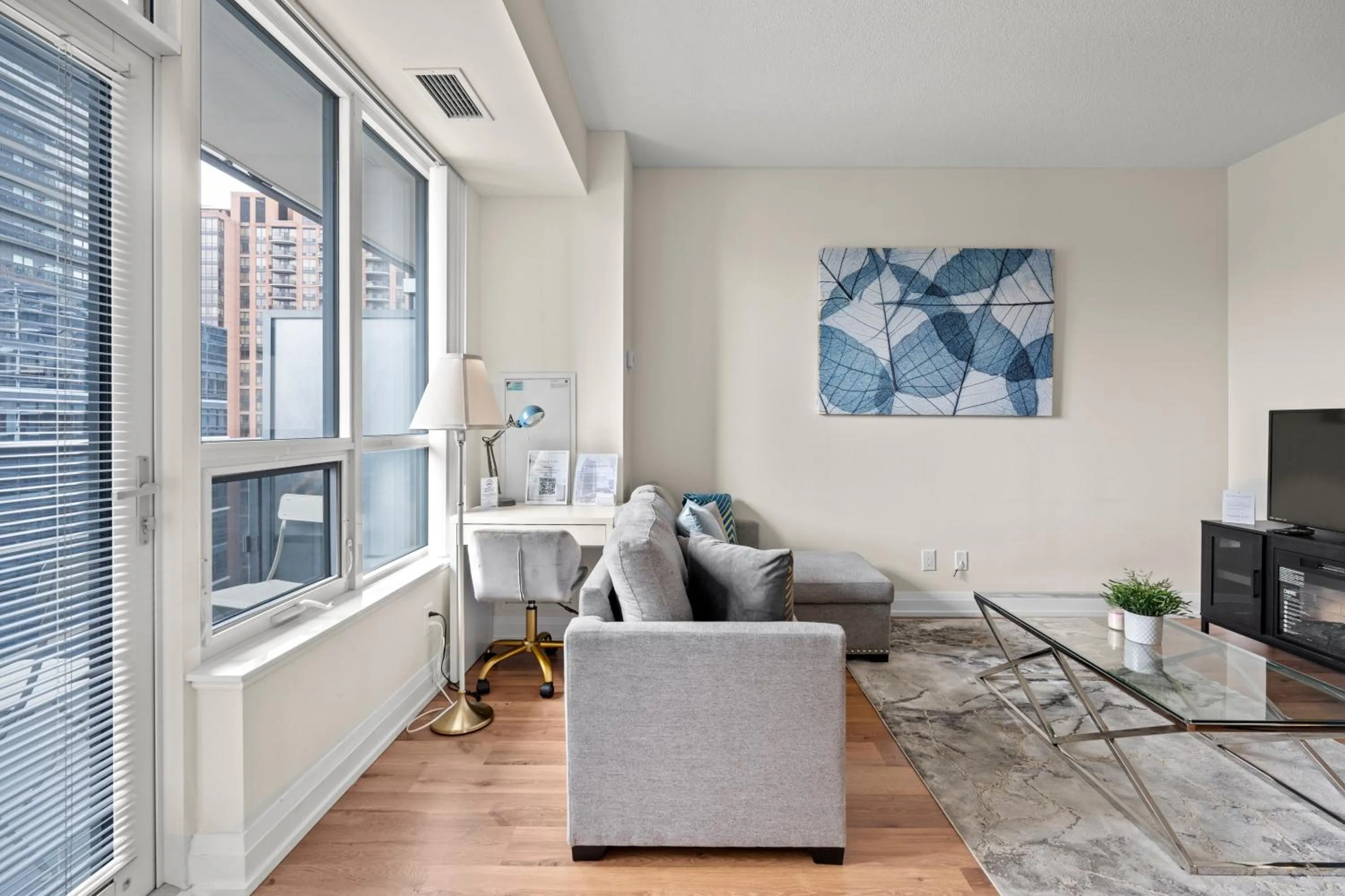 TV and multimedia in GLOBALSTAY Modern Apartments in North York Skyscraper