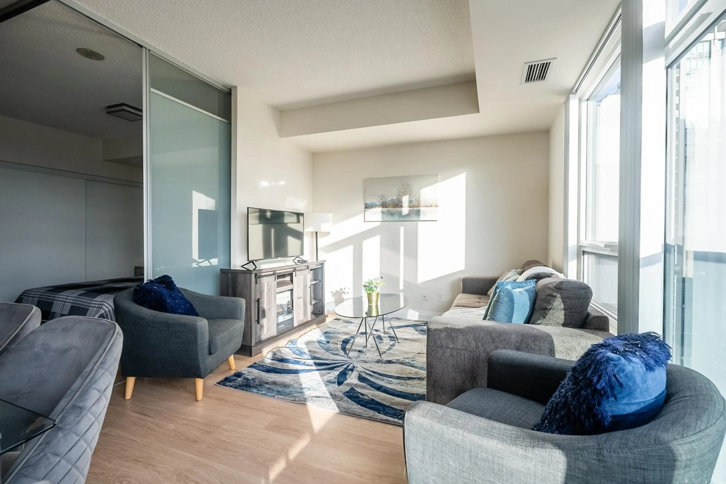 TV and multimedia in GLOBALSTAY Modern Apartments in North York Skyscraper