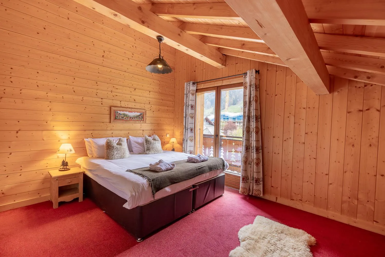 Photo of the whole room, Bed in Savoy Morzine