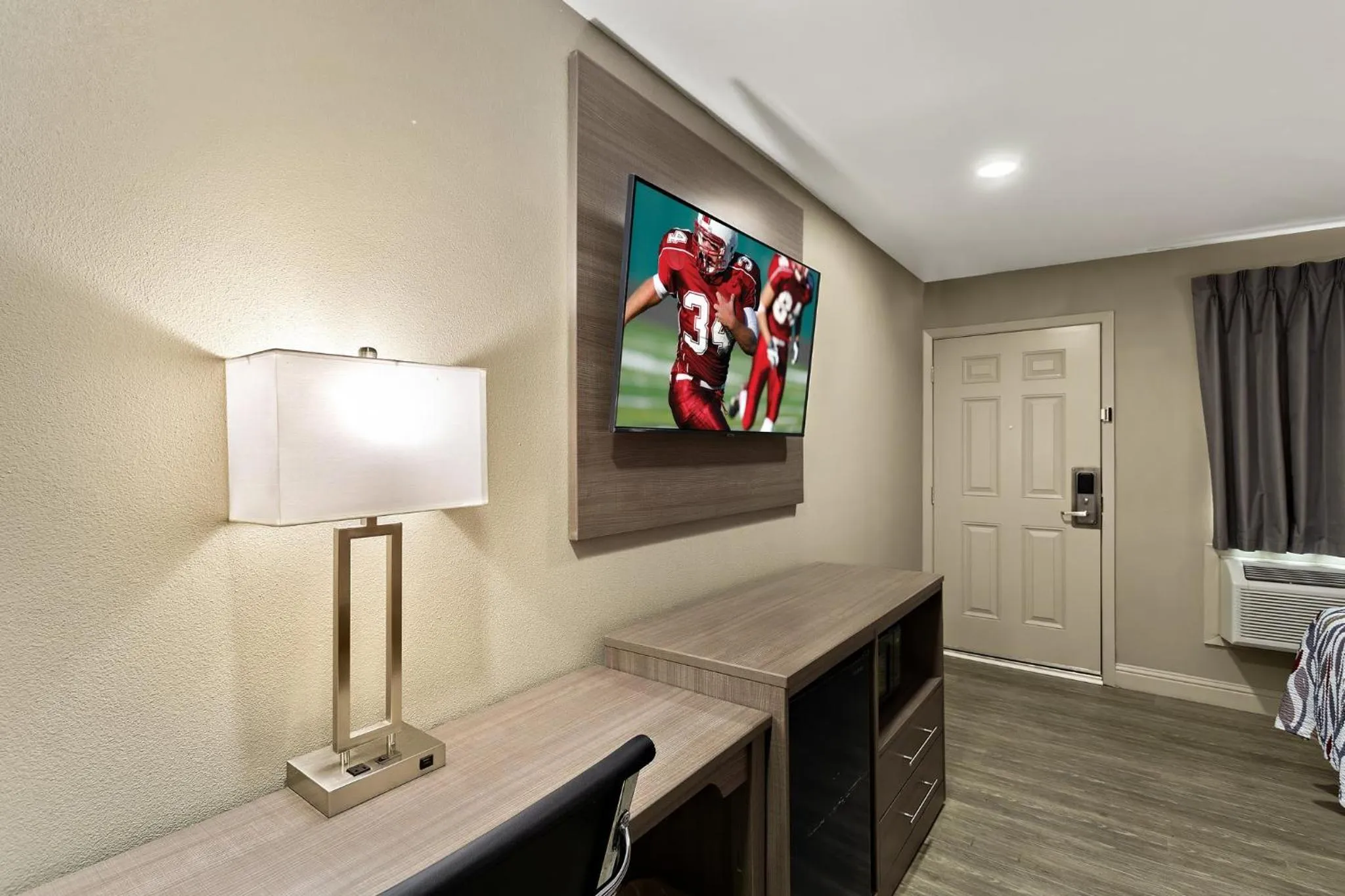 Bedroom in Red Roof Inn Redding