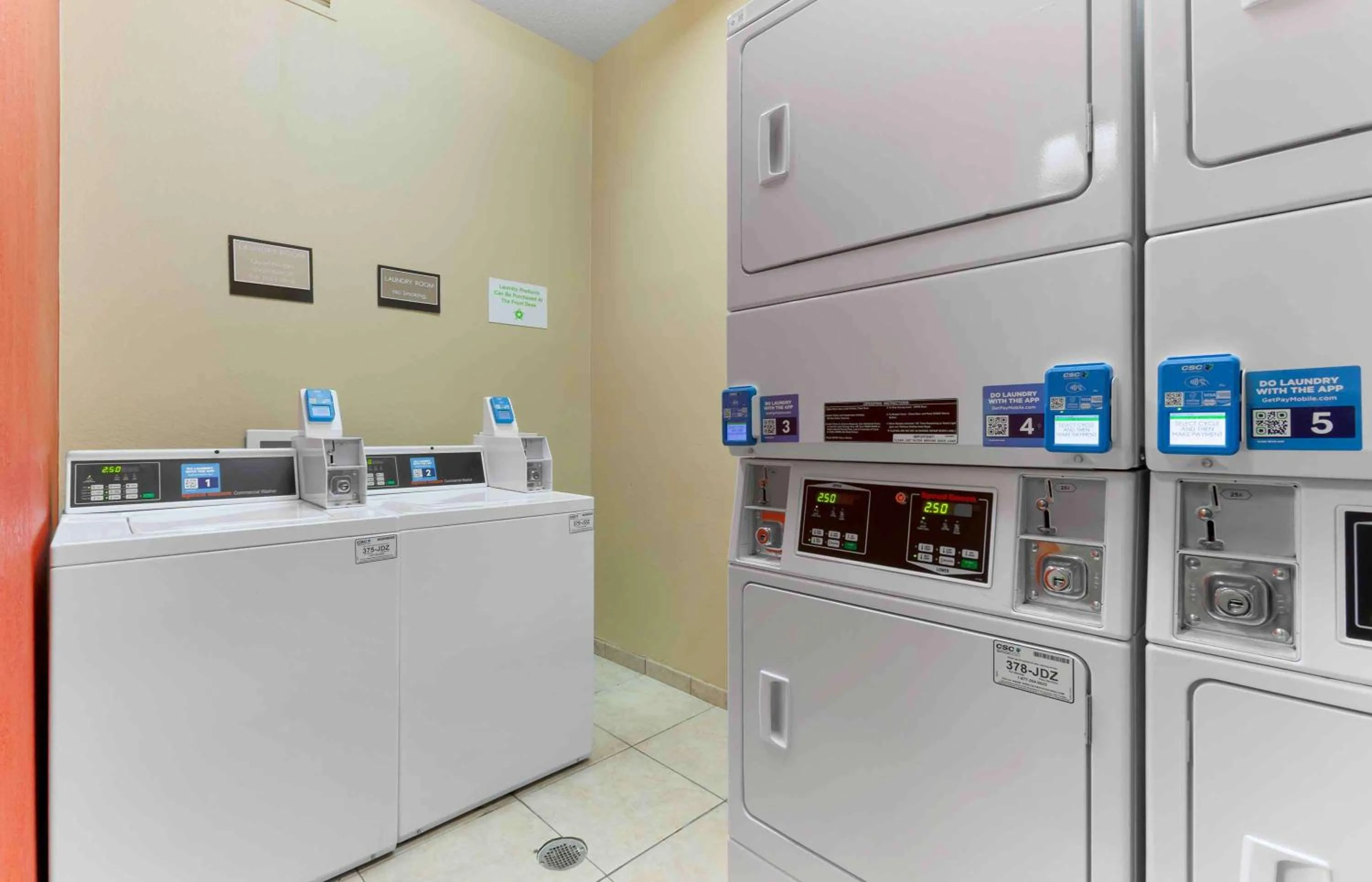 Property building in Extended Stay America Suites - Findlay - Tiffin Avenue