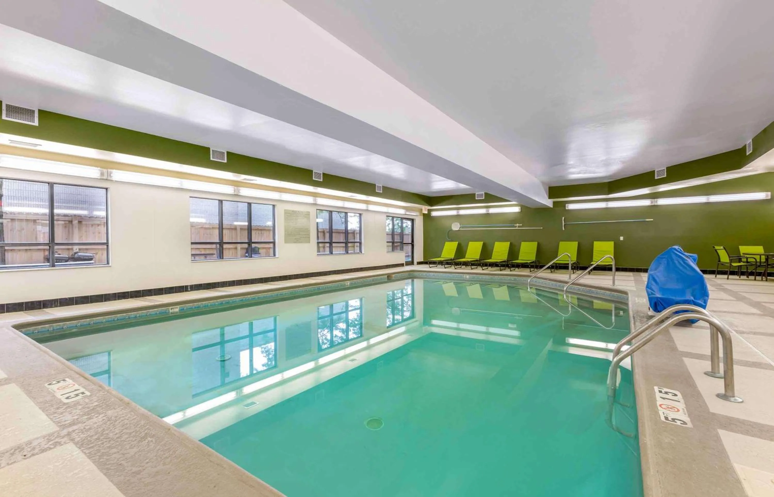 Pool view in Extended Stay America Suites - Findlay - Tiffin Avenue