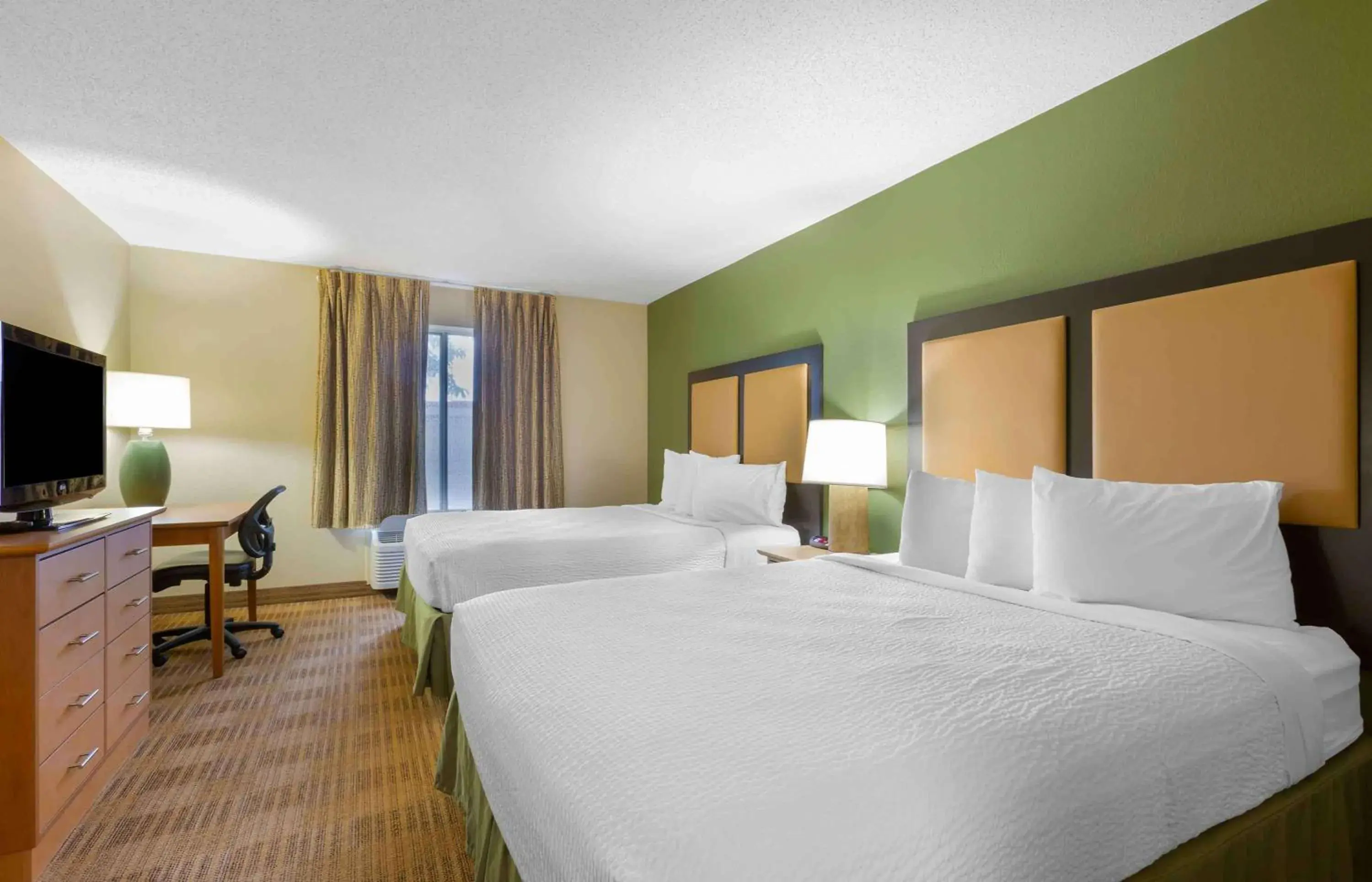 Deluxe Studio with 2 Queen Beds - Non-Smoking in Extended Stay America Suites - Findlay - Tiffin Avenue Deluxe Studio with 2 Queen Beds - Non-Smoking in Extended Stay America Suites - Findlay - Tiffin Avenue