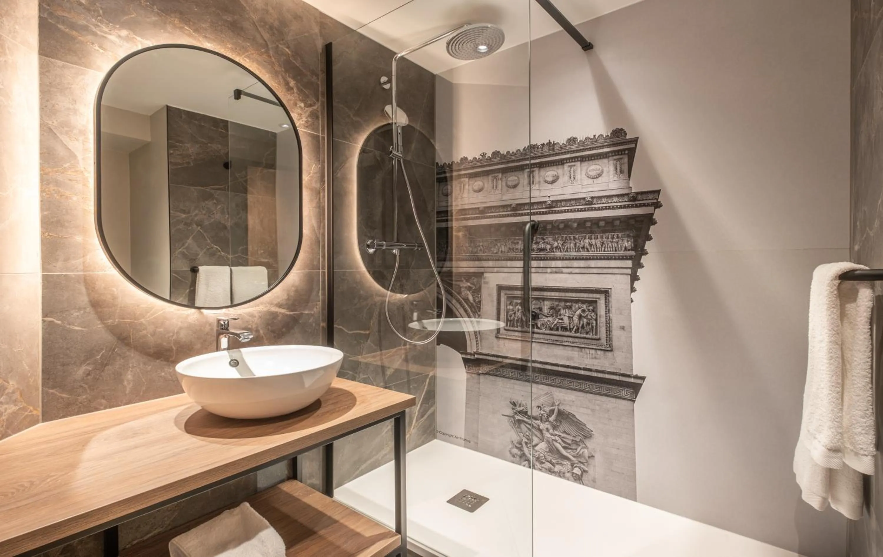 Shower in Golden Tulip CDG Airport Roissy