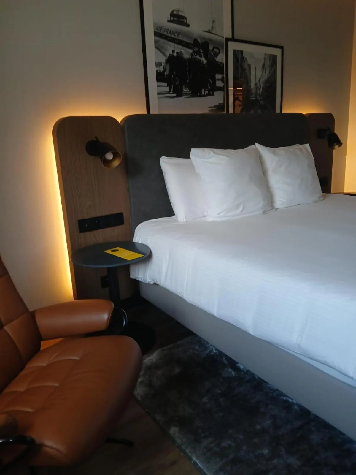 Property building, Bed in Golden Tulip CDG Airport Roissy