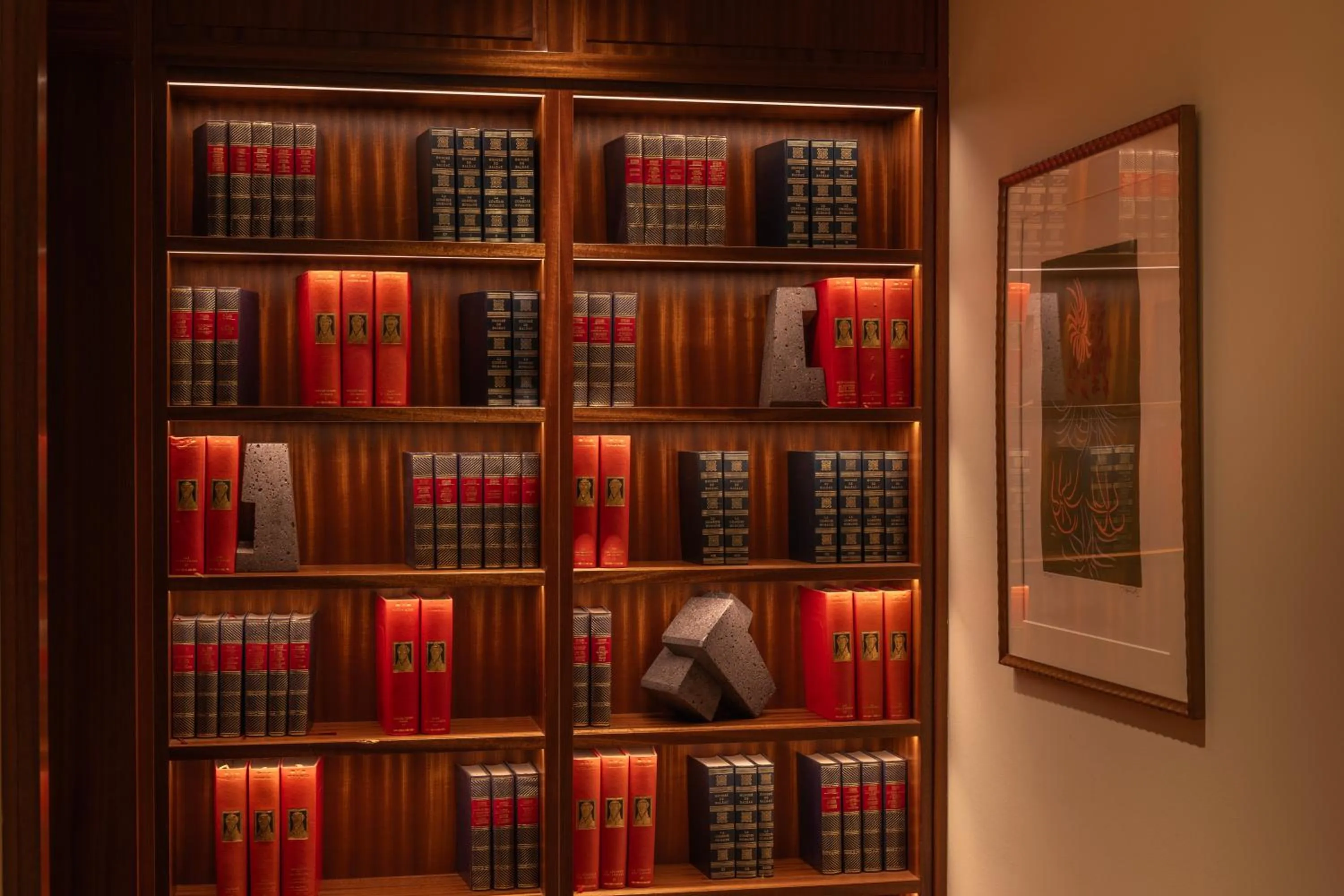 Decorative detail in Hôtel Des Grands Voyageurs