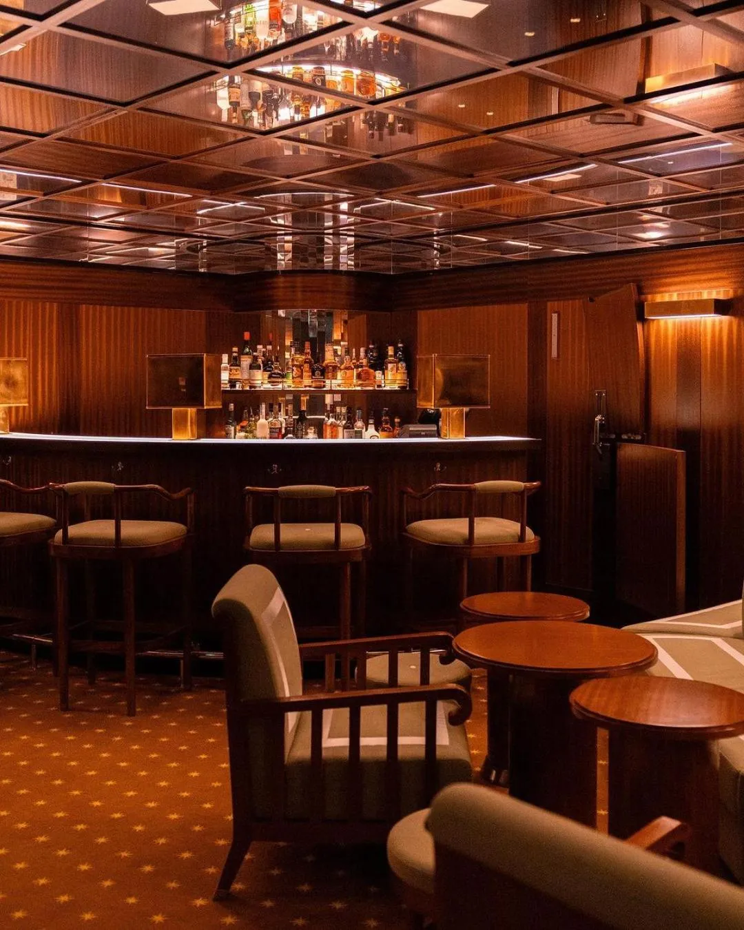 Lounge or bar in Hôtel Des Grands Voyageurs