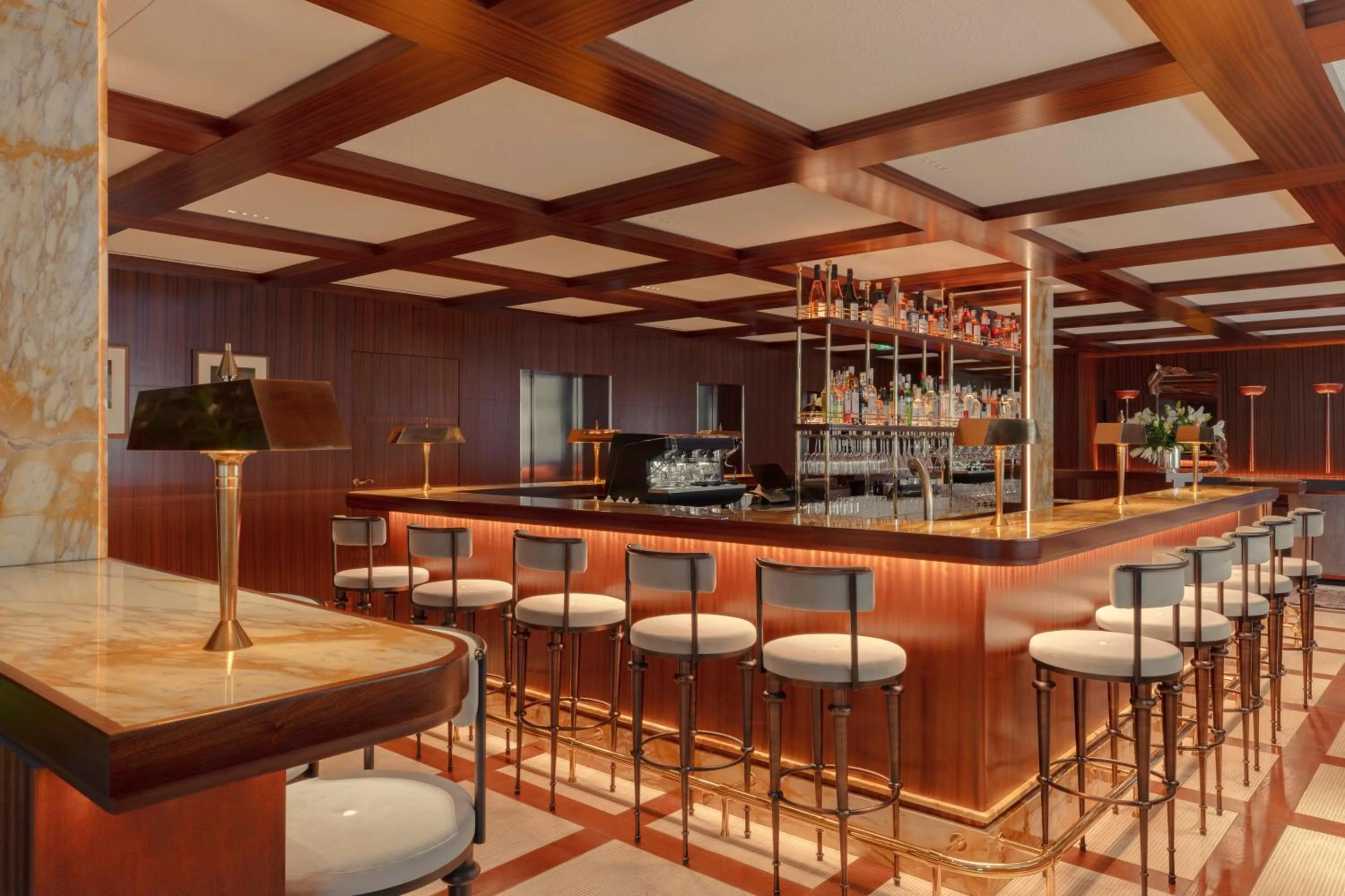 Lounge or bar in Hôtel Des Grands Voyageurs