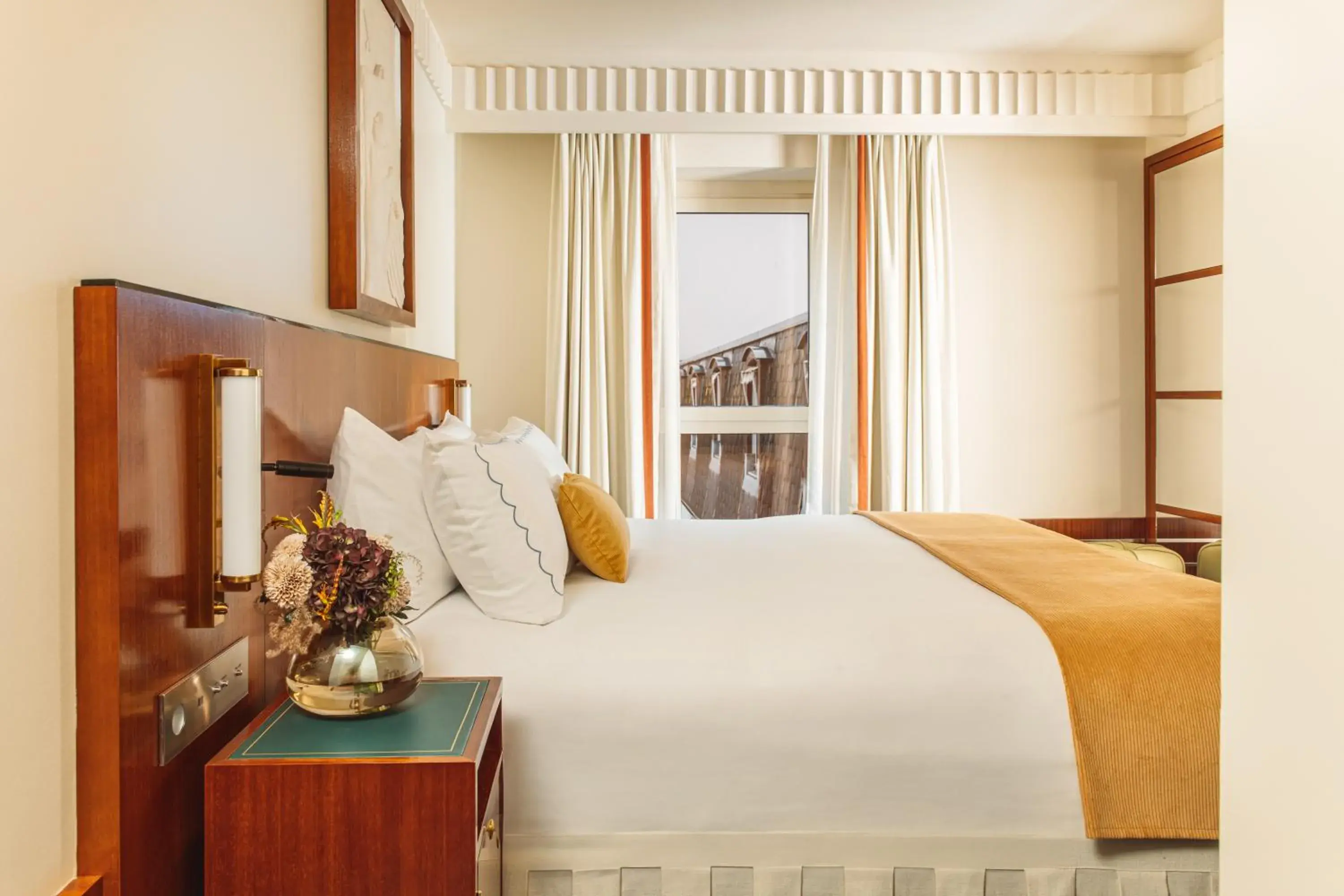 Double Queen "Signature" Room in Hôtel Des Grands Voyageurs Double Queen "Signature" Room in Hôtel Des Grands Voyageurs