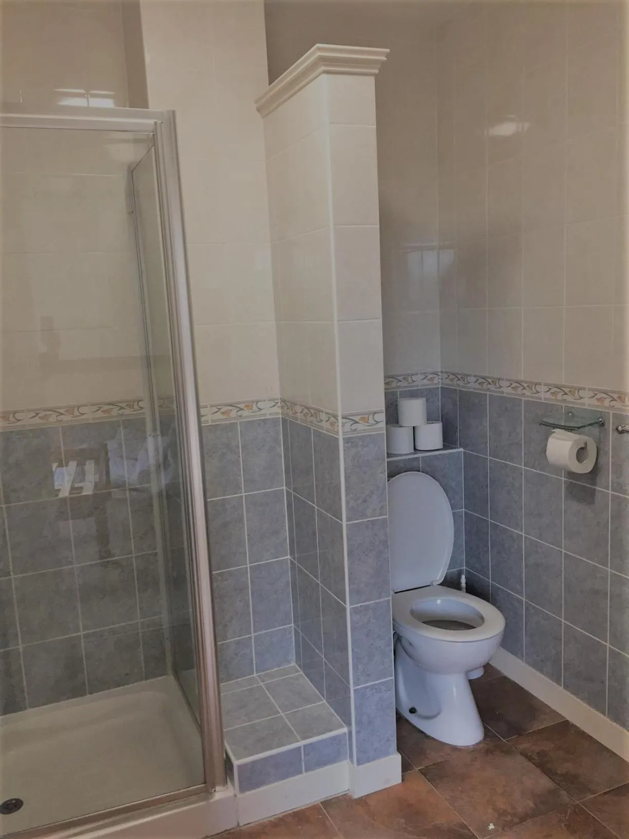 Breakfast in Neuadd Henllan Lodge